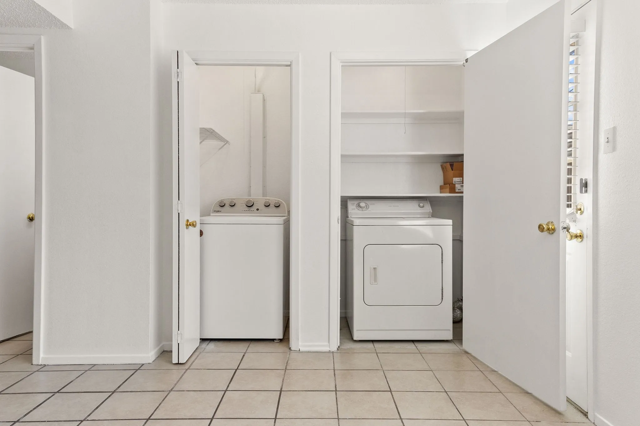 Condominium For Rent in Denton County , 929 W Hickory Street A5, Denton, Texas 76201, 2 Bedroom, 3 Bathroom, Garage spaces, 1,047 Sqft, built in 1985, mls#21366519, Real Estate Agent in Denton, Homes For Rent in Denton county, Homes For Rent in Denton, Realtor in Denton Texas, Real Estate Brokerage Independent Realty Texas, Luminita Cordes Realtor