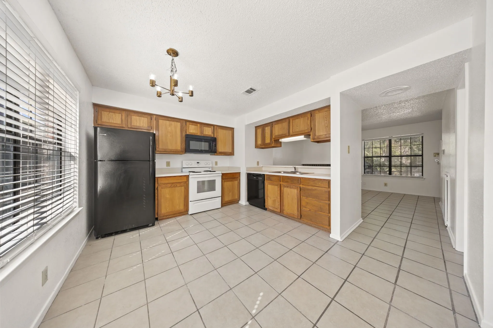Condominium For Rent in Denton County , 929 W Hickory Street A5, Denton, Texas 76201, 2 Bedroom, 3 Bathroom, Garage spaces, 1,047 Sqft, built in 1985, mls#21366519, Real Estate Agent in Denton, Homes For Rent in Denton county, Homes For Rent in Denton, Realtor in Denton Texas, Real Estate Brokerage Independent Realty Texas, Luminita Cordes Realtor