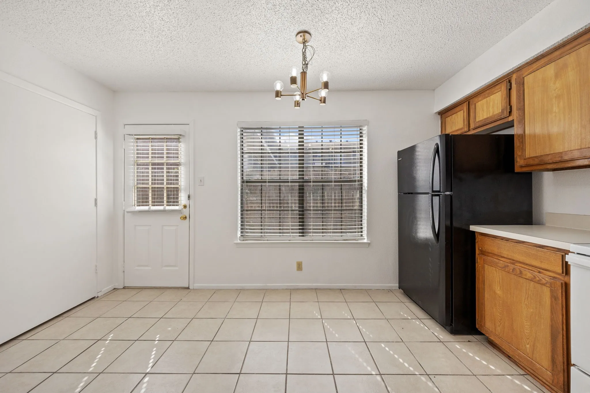 Condominium For Rent in Denton County , 929 W Hickory Street A5, Denton, Texas 76201, 2 Bedroom, 3 Bathroom, Garage spaces, 1,047 Sqft, built in 1985, mls#21366519, Real Estate Agent in Denton, Homes For Rent in Denton county, Homes For Rent in Denton, Realtor in Denton Texas, Real Estate Brokerage Independent Realty Texas, Luminita Cordes Realtor