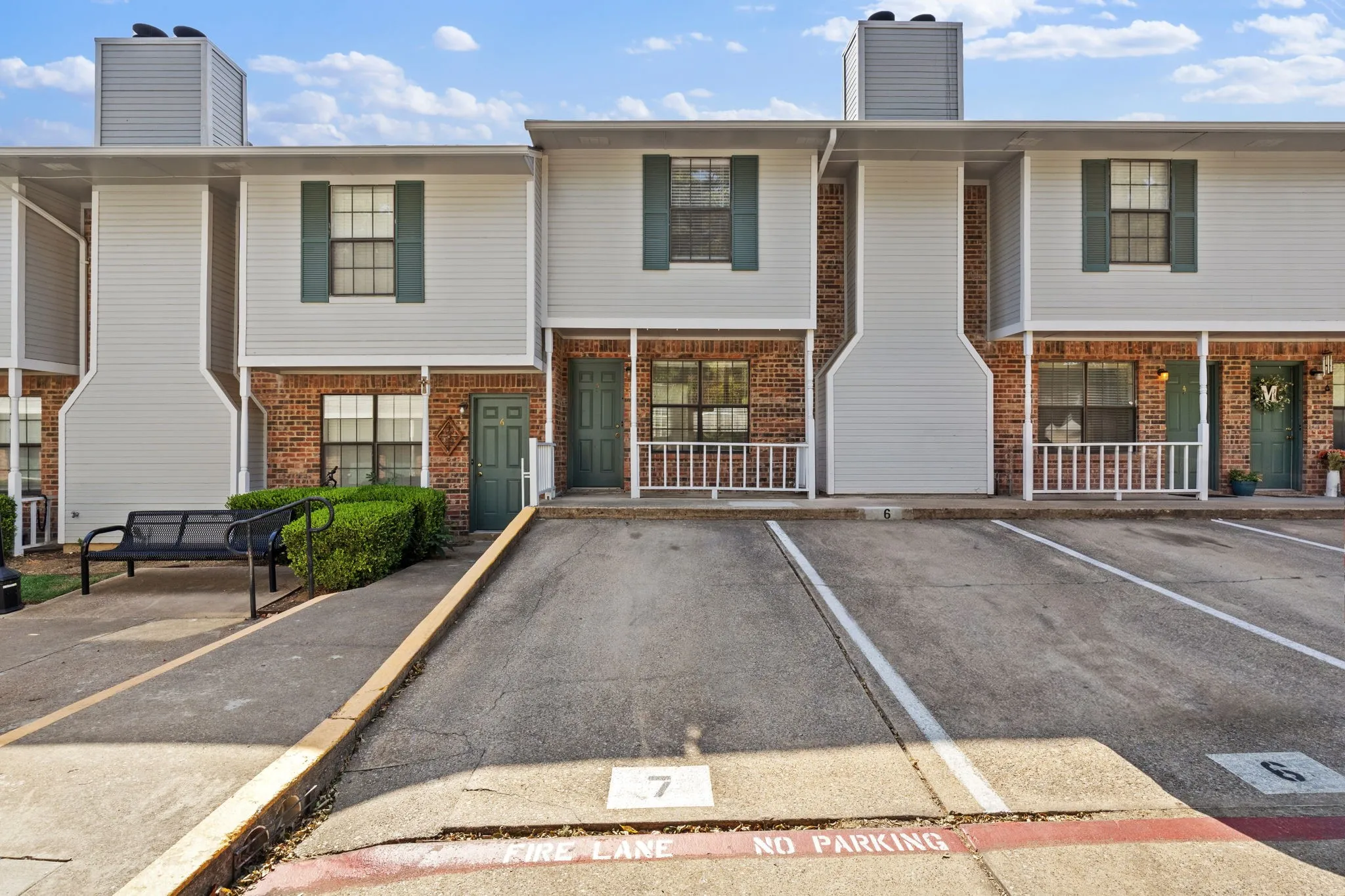 Condominium For Rent in Denton County , 929 W Hickory Street A5, Denton, Texas 76201, 2 Bedroom, 3 Bathroom, Garage spaces, 1,047 Sqft, built in 1985, mls#21366519, Real Estate Agent in Denton, Homes For Rent in Denton county, Homes For Rent in Denton, Realtor in Denton Texas, Real Estate Brokerage Independent Realty Texas, Luminita Cordes Realtor