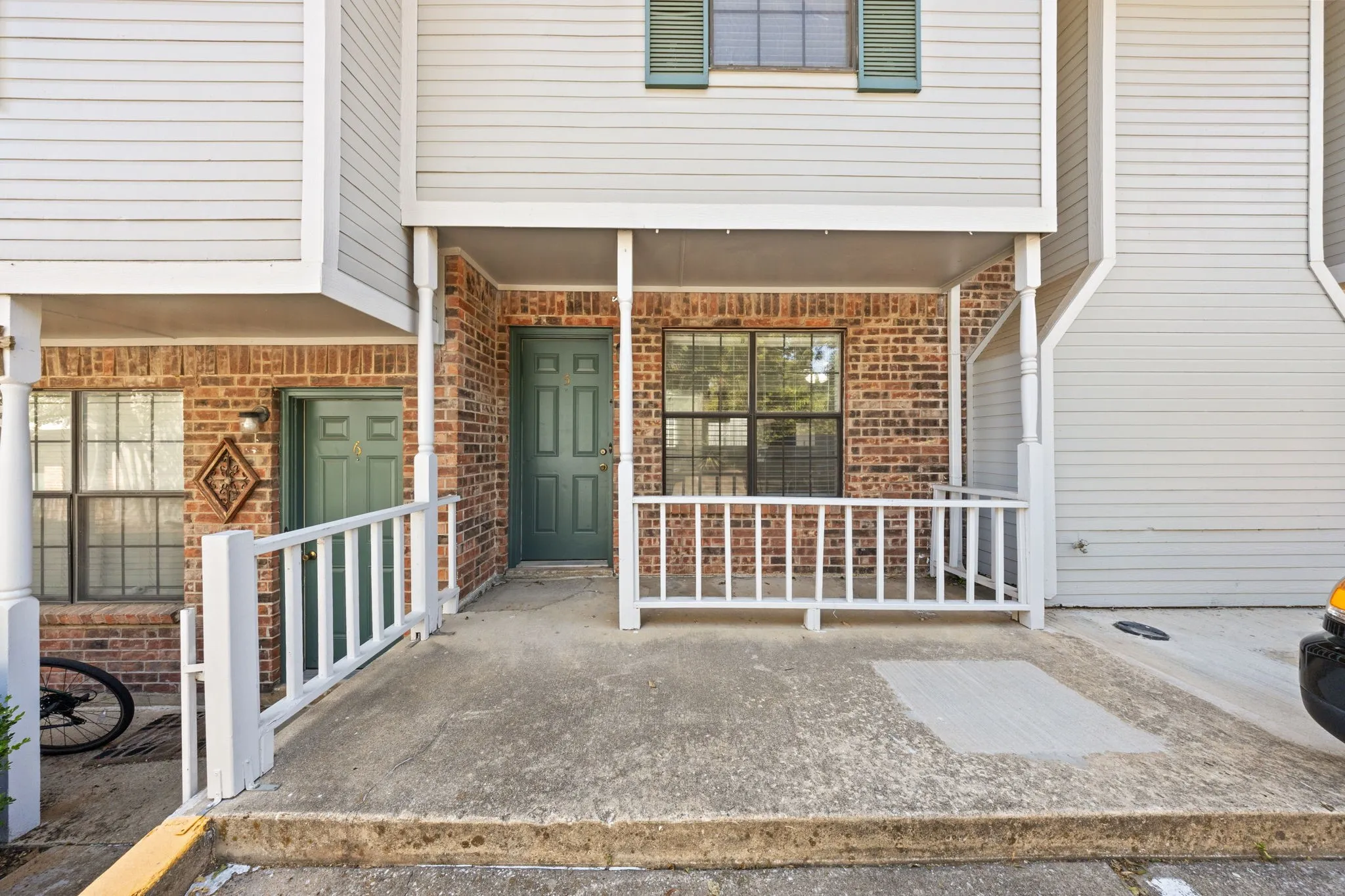 Condominium For Rent in Denton County , 929 W Hickory Street A5, Denton, Texas 76201, 2 Bedroom, 3 Bathroom, Garage spaces, 1,047 Sqft, built in 1985, mls#21366519, Real Estate Agent in Denton, Homes For Rent in Denton county, Homes For Rent in Denton, Realtor in Denton Texas, Real Estate Brokerage Independent Realty Texas, Luminita Cordes Realtor