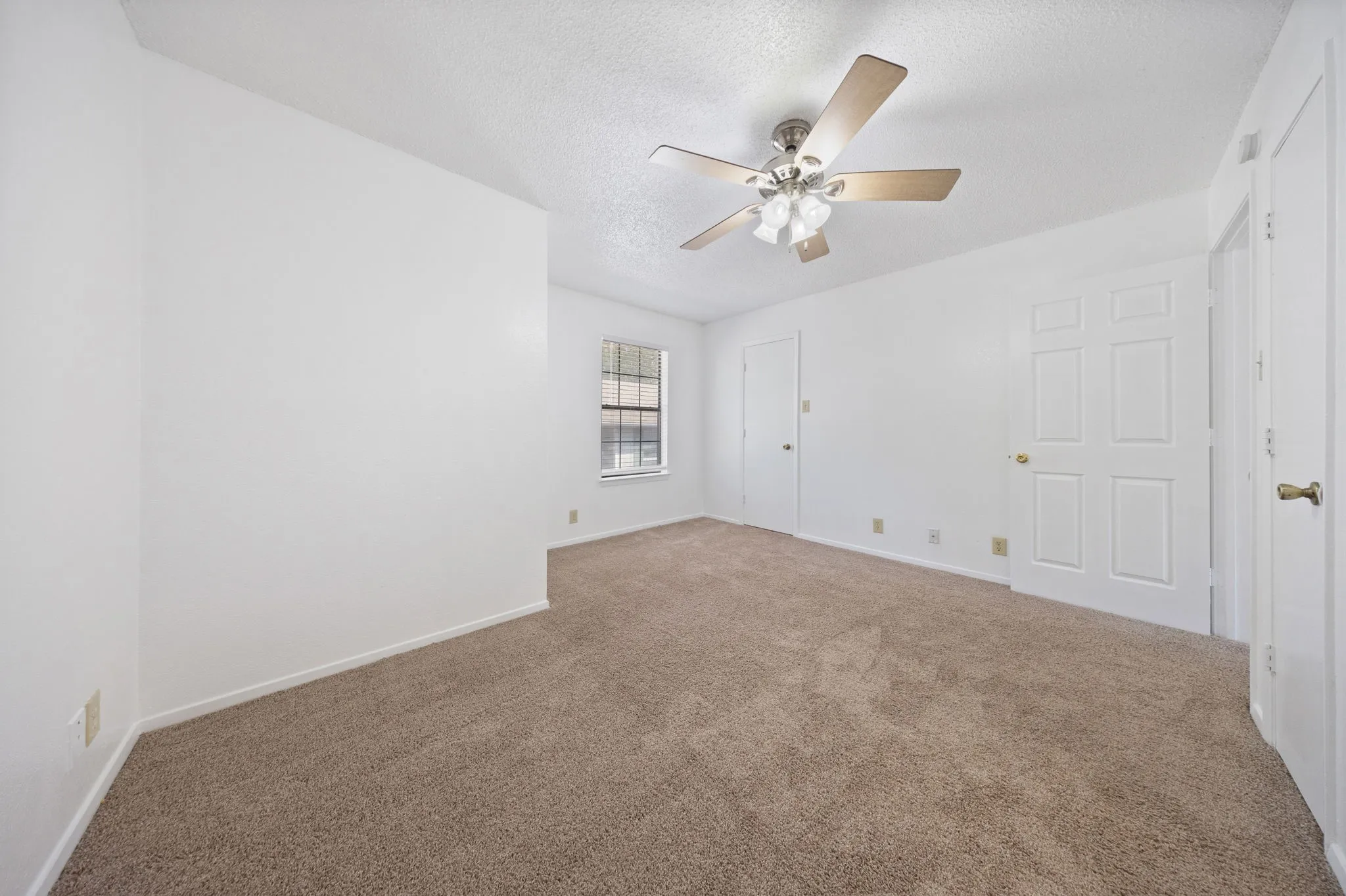 Condominium For Rent in Denton County , 929 W Hickory Street A5, Denton, Texas 76201, 2 Bedroom, 3 Bathroom, Garage spaces, 1,047 Sqft, built in 1985, mls#21366519, Real Estate Agent in Denton, Homes For Rent in Denton county, Homes For Rent in Denton, Realtor in Denton Texas, Real Estate Brokerage Independent Realty Texas, Luminita Cordes Realtor