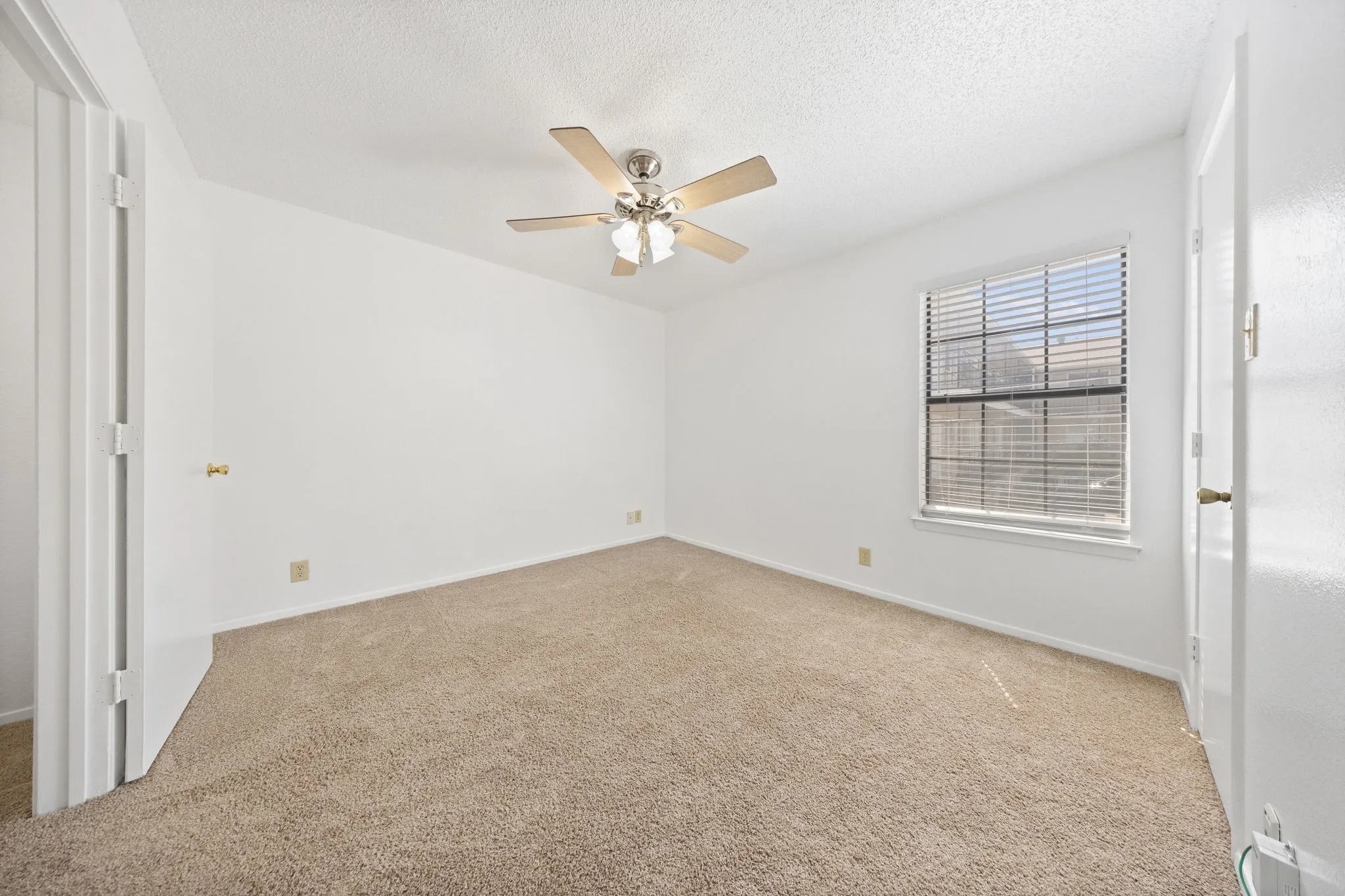Condominium For Rent in Denton County , 929 W Hickory Street A5, Denton, Texas 76201, 2 Bedroom, 3 Bathroom, Garage spaces, 1,047 Sqft, built in 1985, mls#21366519, Real Estate Agent in Denton, Homes For Rent in Denton county, Homes For Rent in Denton, Realtor in Denton Texas, Real Estate Brokerage Independent Realty Texas, Luminita Cordes Realtor