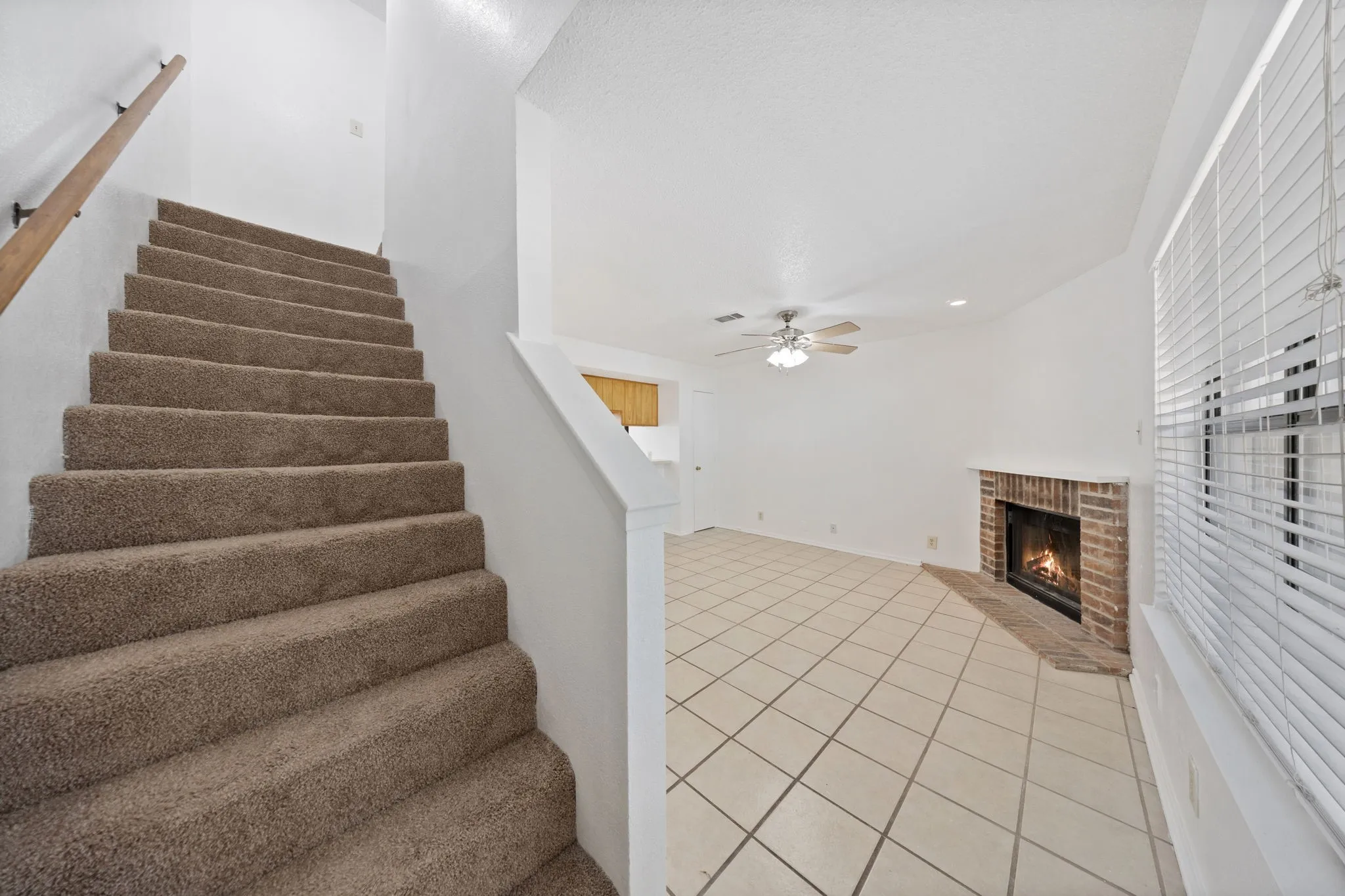 Condominium For Rent in Denton County , 929 W Hickory Street A5, Denton, Texas 76201, 2 Bedroom, 3 Bathroom, Garage spaces, 1,047 Sqft, built in 1985, mls#21366519, Real Estate Agent in Denton, Homes For Rent in Denton county, Homes For Rent in Denton, Realtor in Denton Texas, Real Estate Brokerage Independent Realty Texas, Luminita Cordes Realtor