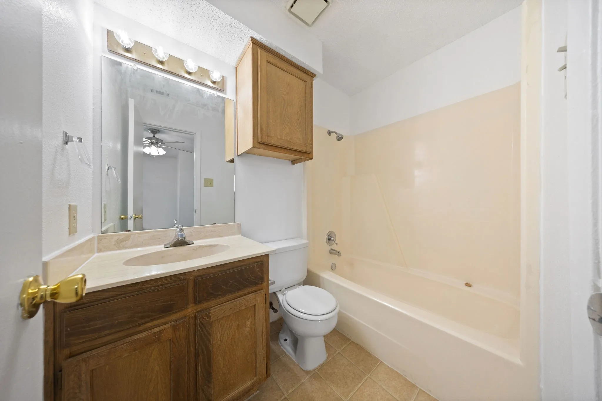 Condominium For Rent in Denton County , 929 W Hickory Street A5, Denton, Texas 76201, 2 Bedroom, 3 Bathroom, Garage spaces, 1,047 Sqft, built in 1985, mls#21366519, Real Estate Agent in Denton, Homes For Rent in Denton county, Homes For Rent in Denton, Realtor in Denton Texas, Real Estate Brokerage Independent Realty Texas, Luminita Cordes Realtor