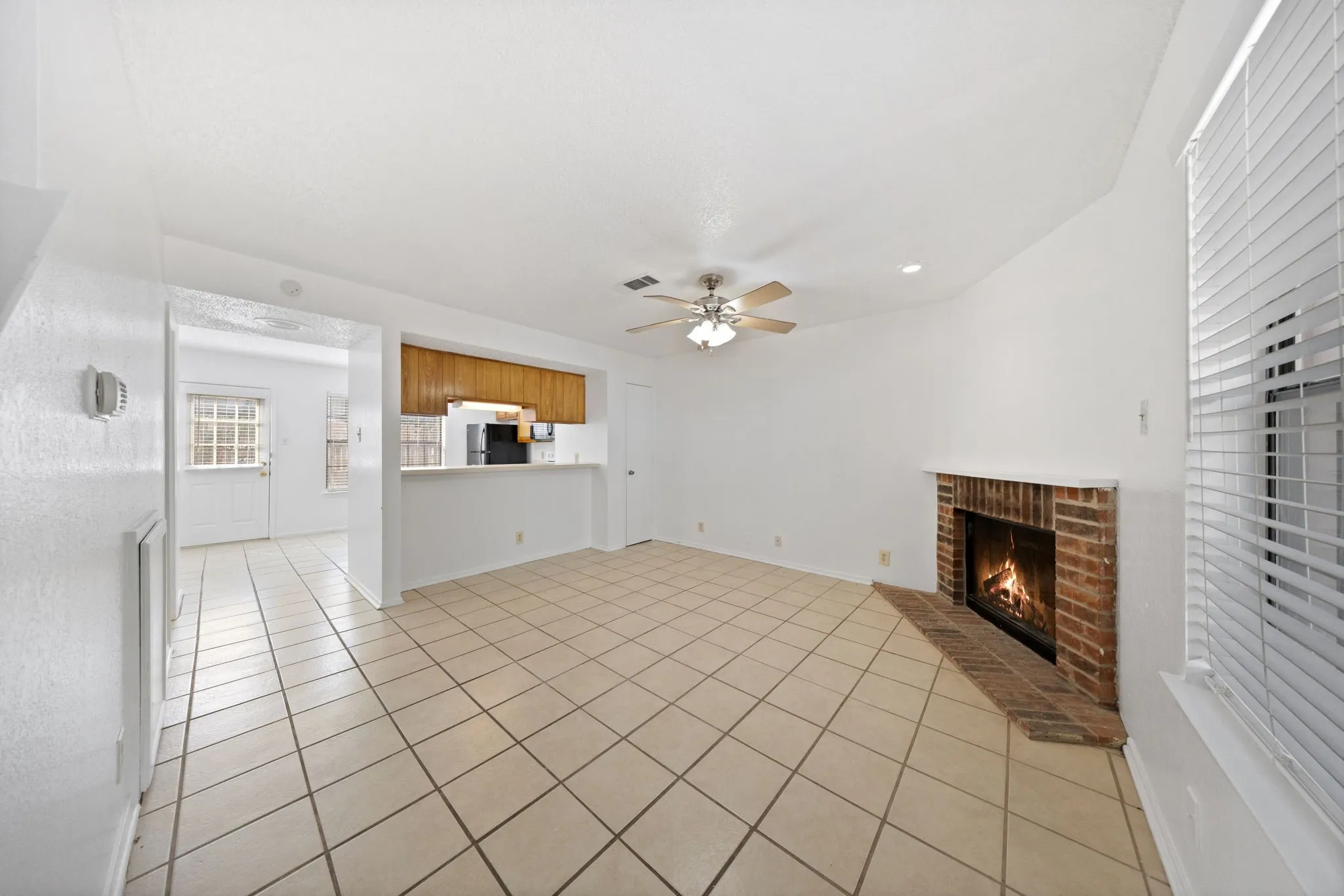 Condominium For Rent in Denton County , 929 W Hickory Street A5, Denton, Texas 76201, 2 Bedroom, 3 Bathroom, Garage spaces, 1,047 Sqft, built in 1985, mls#21366519, Real Estate Agent in Denton, Homes For Rent in Denton county, Homes For Rent in Denton, Realtor in Denton Texas, Real Estate Brokerage Independent Realty Texas, Luminita Cordes Realtor