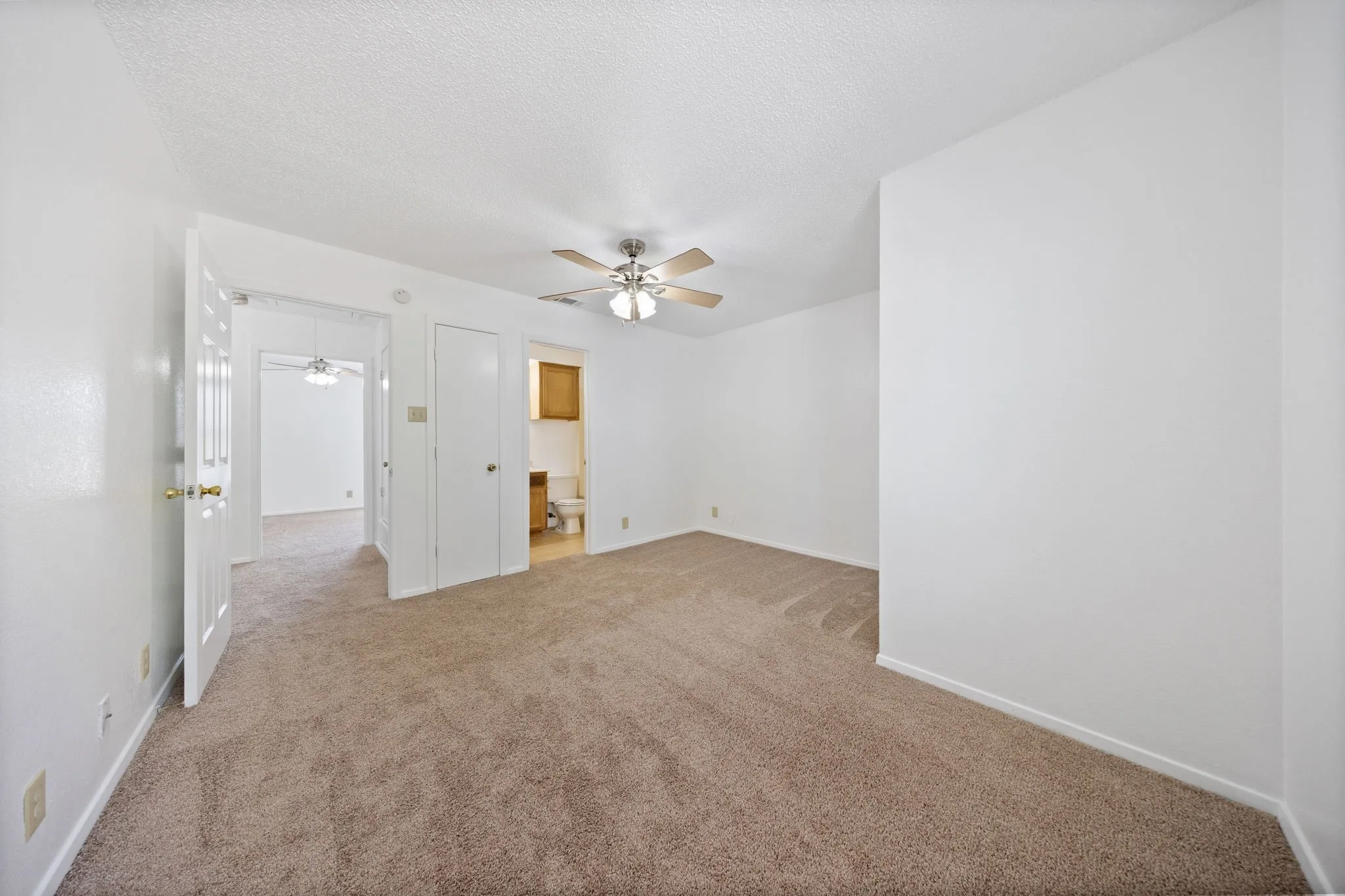 Condominium For Rent in Denton County , 929 W Hickory Street A5, Denton, Texas 76201, 2 Bedroom, 3 Bathroom, Garage spaces, 1,047 Sqft, built in 1985, mls#21366519, Real Estate Agent in Denton, Homes For Rent in Denton county, Homes For Rent in Denton, Realtor in Denton Texas, Real Estate Brokerage Independent Realty Texas, Luminita Cordes Realtor