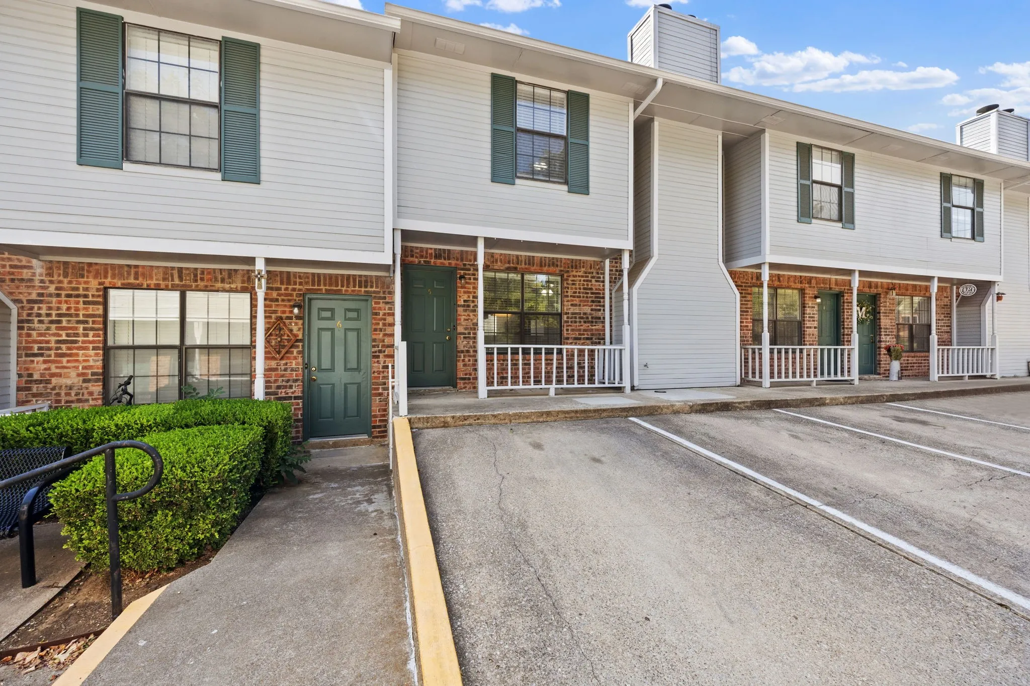 Condominium For Rent in Denton County , 929 W Hickory Street A5, Denton, Texas 76201, 2 Bedroom, 3 Bathroom, Garage spaces, 1,047 Sqft, built in 1985, mls#21366519, Real Estate Agent in Denton, Homes For Rent in Denton county, Homes For Rent in Denton, Realtor in Denton Texas, Real Estate Brokerage Independent Realty Texas, Luminita Cordes Realtor