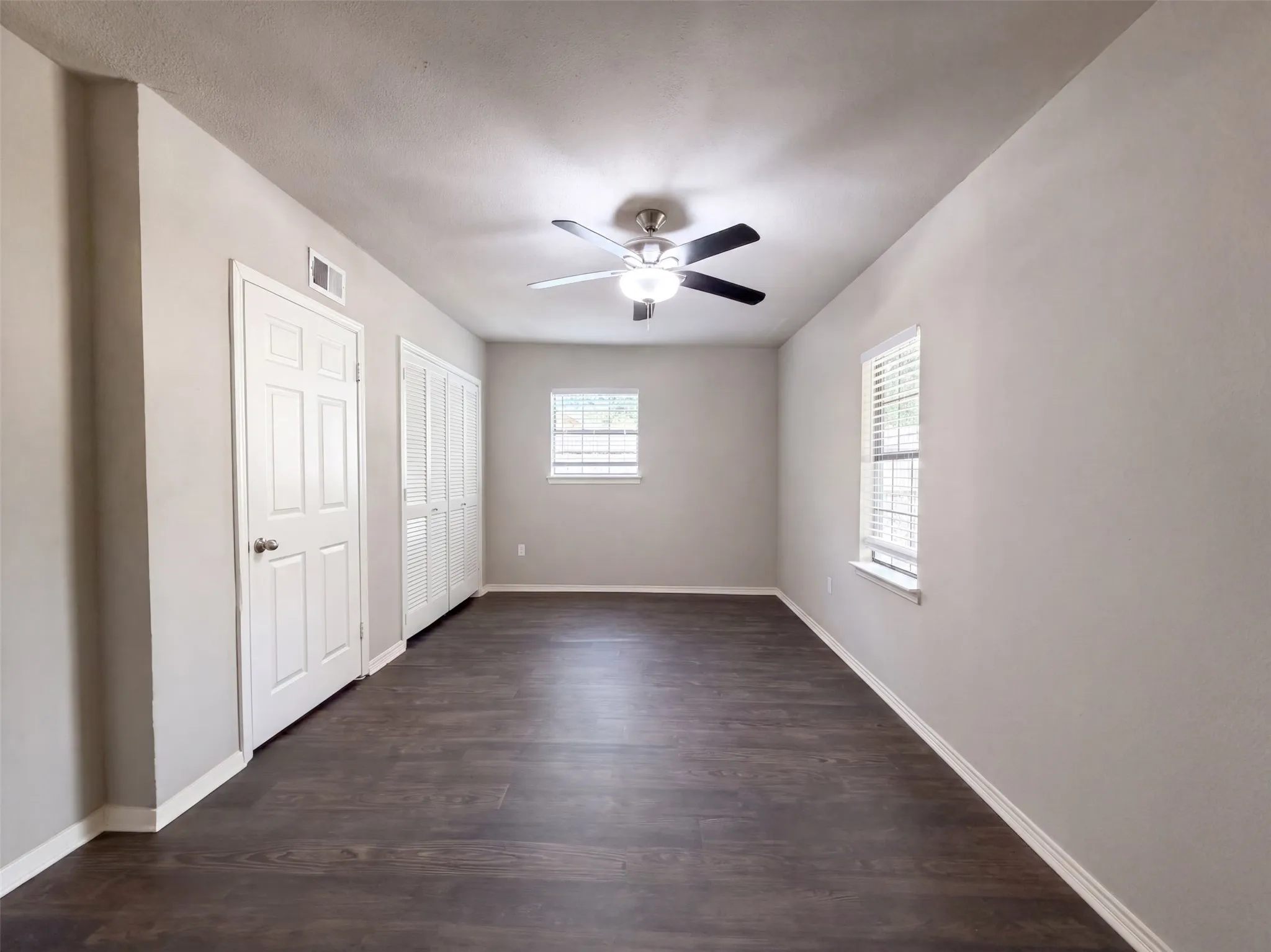 Single Family Residence For Sale in Dallas County , 330 E Coral Way, Grand Prairie, Texas 75051, 3 Bedroom, 2 Bathroom, 1 Garage spaces, 1,448 Sqft, built in 1961, mls#21371965, Real Estate Agent in Grand Prairie, Homes For Sale in Dallas county, Homes For Sale in Grand Prairie, Realtor in Grand Prairie Texas, Real Estate Brokerage Independent Realty Texas, Luminita Cordes Realtor