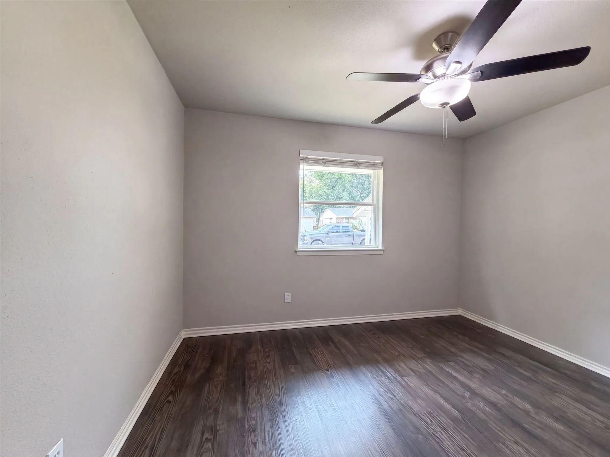 Single Family Residence For Sale in Dallas County , 330 E Coral Way, Grand Prairie, Texas 75051, 3 Bedroom, 2 Bathroom, 1 Garage spaces, 1,448 Sqft, built in 1961, mls#21371965, Real Estate Agent in Grand Prairie, Homes For Sale in Dallas county, Homes For Sale in Grand Prairie, Realtor in Grand Prairie Texas, Real Estate Brokerage Independent Realty Texas, Luminita Cordes Realtor