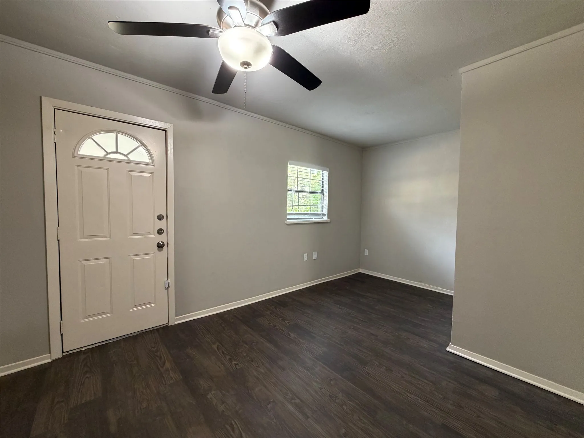 Single Family Residence For Sale in Dallas County , 330 E Coral Way, Grand Prairie, Texas 75051, 3 Bedroom, 2 Bathroom, 1 Garage spaces, 1,448 Sqft, built in 1961, mls#21371965, Real Estate Agent in Grand Prairie, Homes For Sale in Dallas county, Homes For Sale in Grand Prairie, Realtor in Grand Prairie Texas, Real Estate Brokerage Independent Realty Texas, Luminita Cordes Realtor