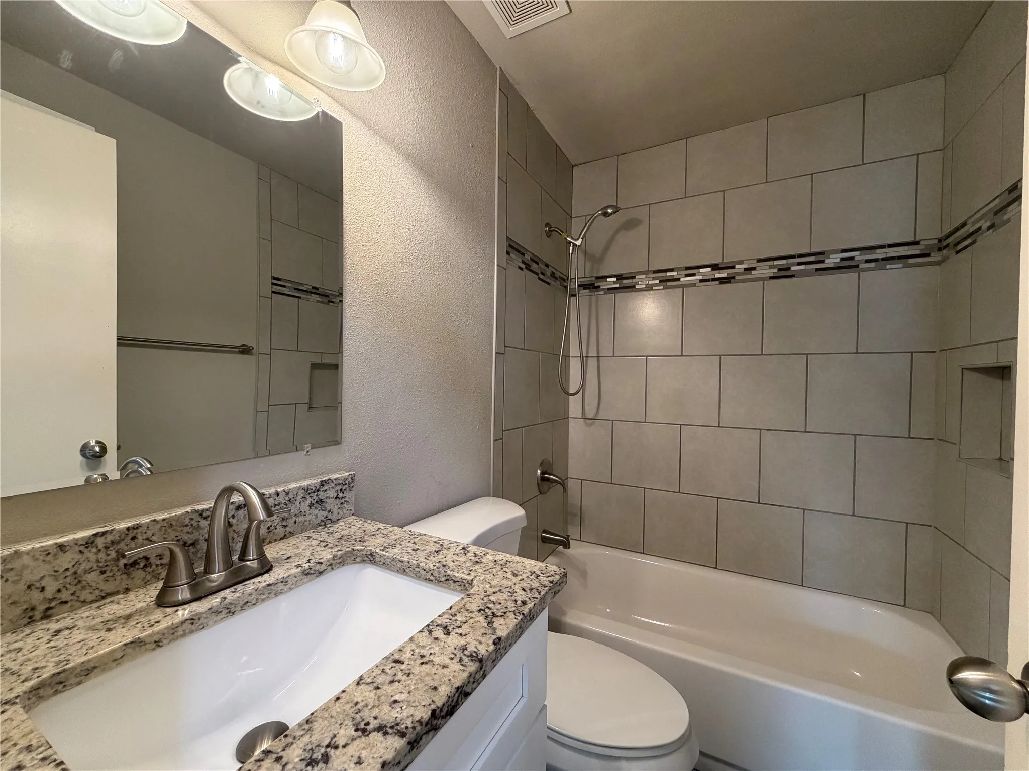 Single Family Residence For Sale in Dallas County , 330 E Coral Way, Grand Prairie, Texas 75051, 3 Bedroom, 2 Bathroom, 1 Garage spaces, 1,448 Sqft, built in 1961, mls#21371965, Real Estate Agent in Grand Prairie, Homes For Sale in Dallas county, Homes For Sale in Grand Prairie, Realtor in Grand Prairie Texas, Real Estate Brokerage Independent Realty Texas, Luminita Cordes Realtor