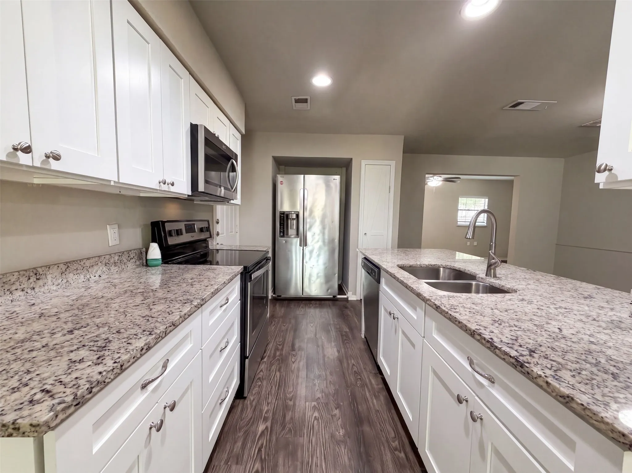 Single Family Residence For Sale in Dallas County , 330 E Coral Way, Grand Prairie, Texas 75051, 3 Bedroom, 2 Bathroom, 1 Garage spaces, 1,448 Sqft, built in 1961, mls#21371965, Real Estate Agent in Grand Prairie, Homes For Sale in Dallas county, Homes For Sale in Grand Prairie, Realtor in Grand Prairie Texas, Real Estate Brokerage Independent Realty Texas, Luminita Cordes Realtor