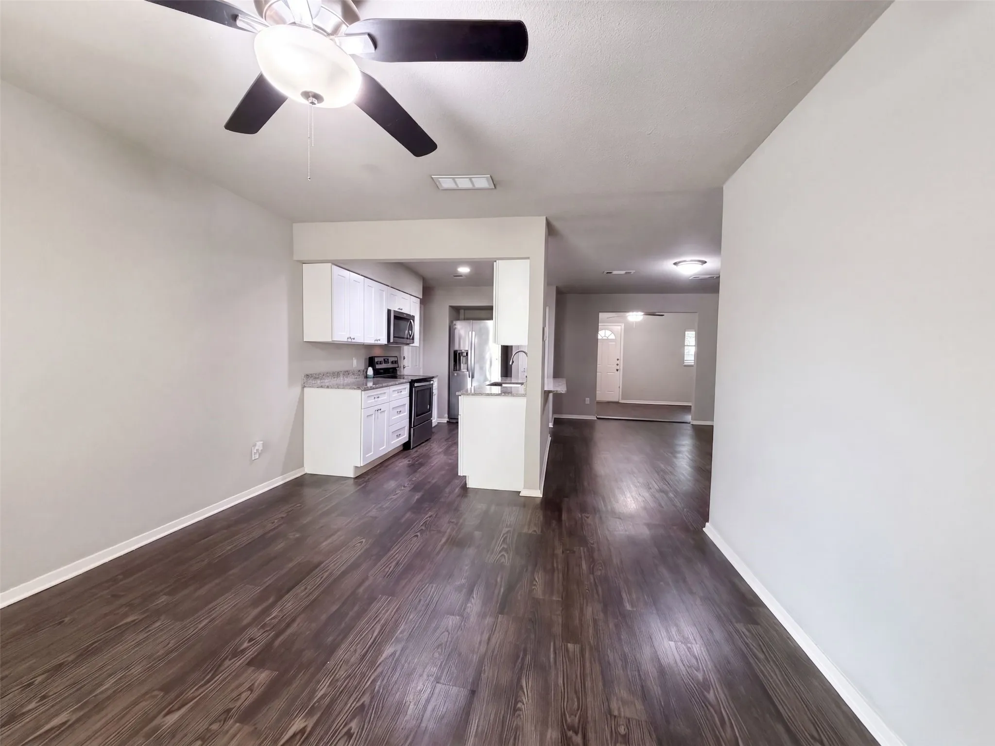 Single Family Residence For Sale in Dallas County , 330 E Coral Way, Grand Prairie, Texas 75051, 3 Bedroom, 2 Bathroom, 1 Garage spaces, 1,448 Sqft, built in 1961, mls#21371965, Real Estate Agent in Grand Prairie, Homes For Sale in Dallas county, Homes For Sale in Grand Prairie, Realtor in Grand Prairie Texas, Real Estate Brokerage Independent Realty Texas, Luminita Cordes Realtor