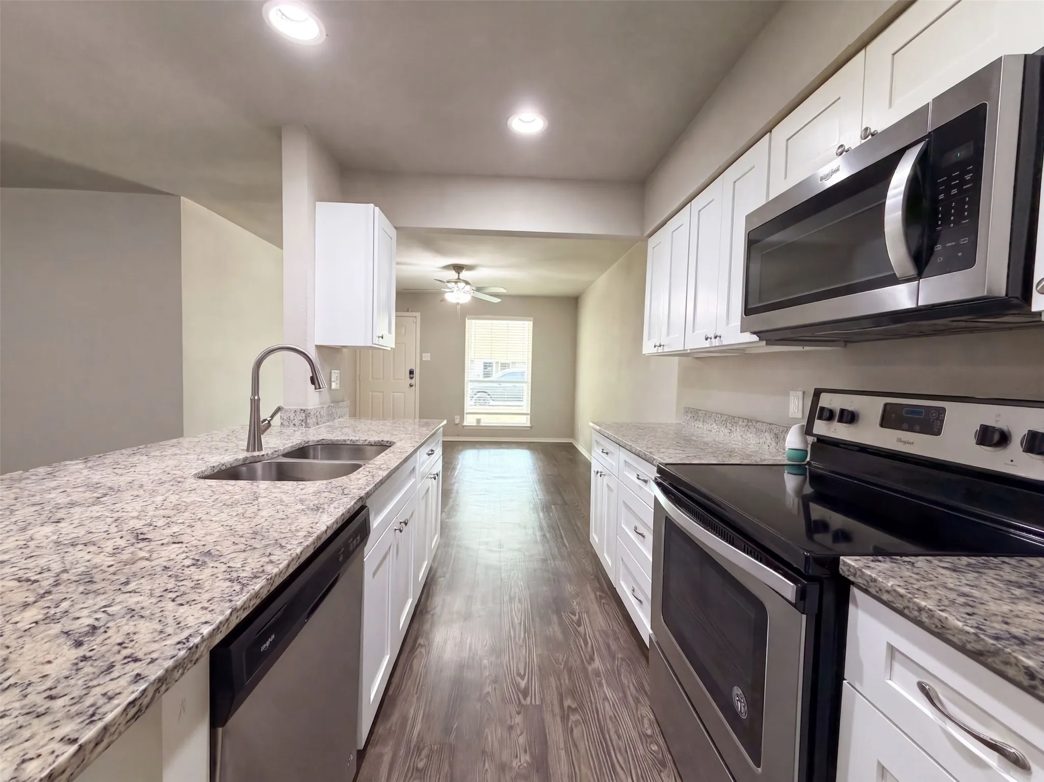 Single Family Residence For Sale in Dallas County , 330 E Coral Way, Grand Prairie, Texas 75051, 3 Bedroom, 2 Bathroom, 1 Garage spaces, 1,448 Sqft, built in 1961, mls#21371965, Real Estate Agent in Grand Prairie, Homes For Sale in Dallas county, Homes For Sale in Grand Prairie, Realtor in Grand Prairie Texas, Real Estate Brokerage Independent Realty Texas, Luminita Cordes Realtor
