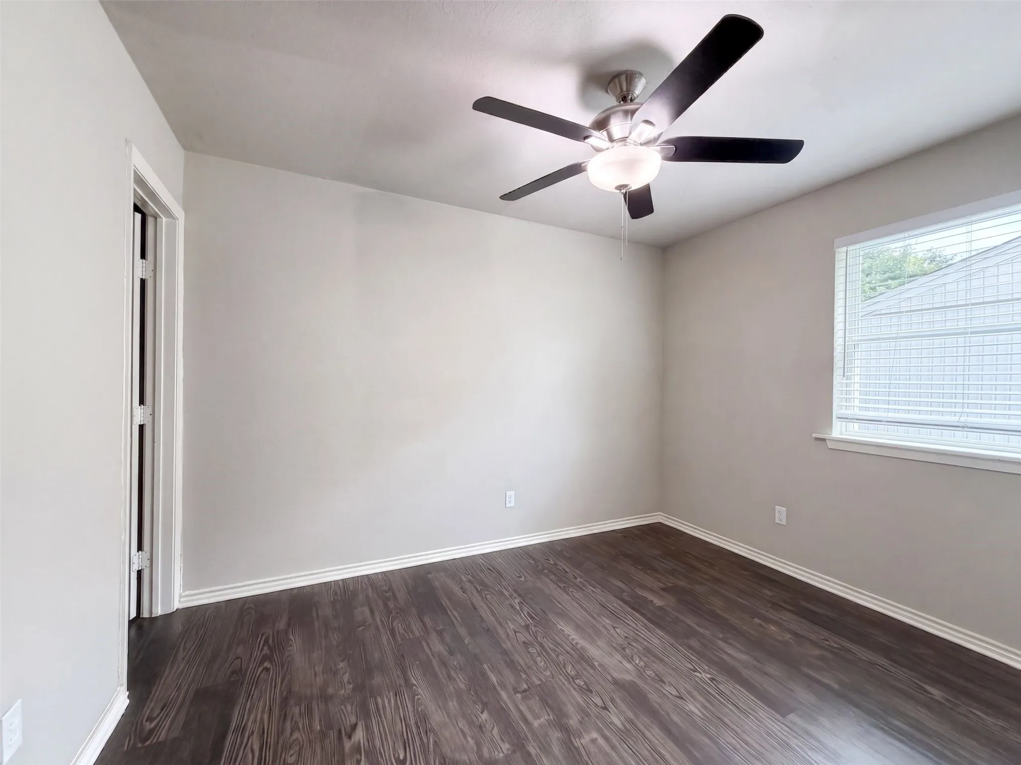Single Family Residence For Sale in Dallas County , 330 E Coral Way, Grand Prairie, Texas 75051, 3 Bedroom, 2 Bathroom, 1 Garage spaces, 1,448 Sqft, built in 1961, mls#21371965, Real Estate Agent in Grand Prairie, Homes For Sale in Dallas county, Homes For Sale in Grand Prairie, Realtor in Grand Prairie Texas, Real Estate Brokerage Independent Realty Texas, Luminita Cordes Realtor