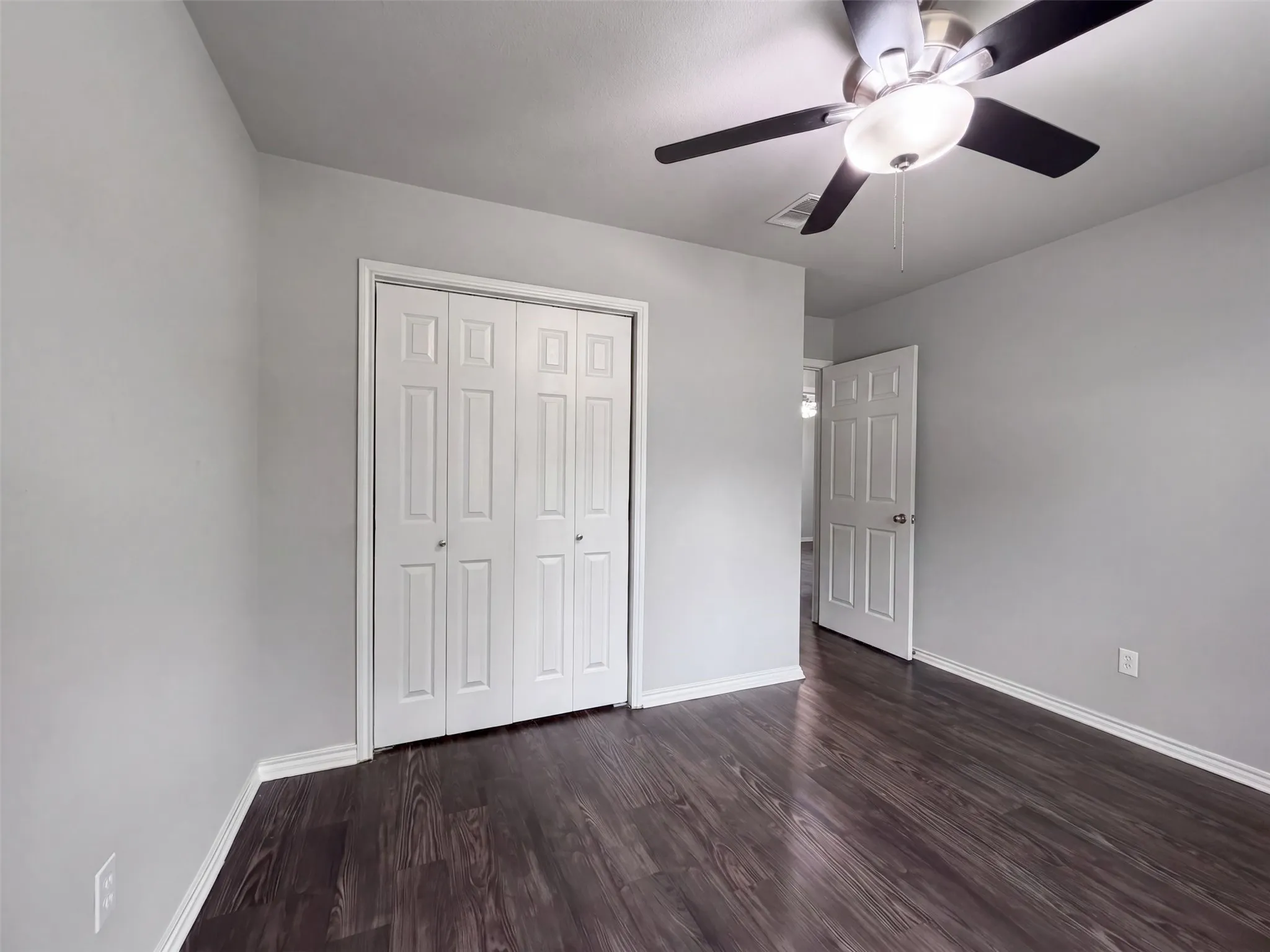 Single Family Residence For Sale in Dallas County , 330 E Coral Way, Grand Prairie, Texas 75051, 3 Bedroom, 2 Bathroom, 1 Garage spaces, 1,448 Sqft, built in 1961, mls#21371965, Real Estate Agent in Grand Prairie, Homes For Sale in Dallas county, Homes For Sale in Grand Prairie, Realtor in Grand Prairie Texas, Real Estate Brokerage Independent Realty Texas, Luminita Cordes Realtor
