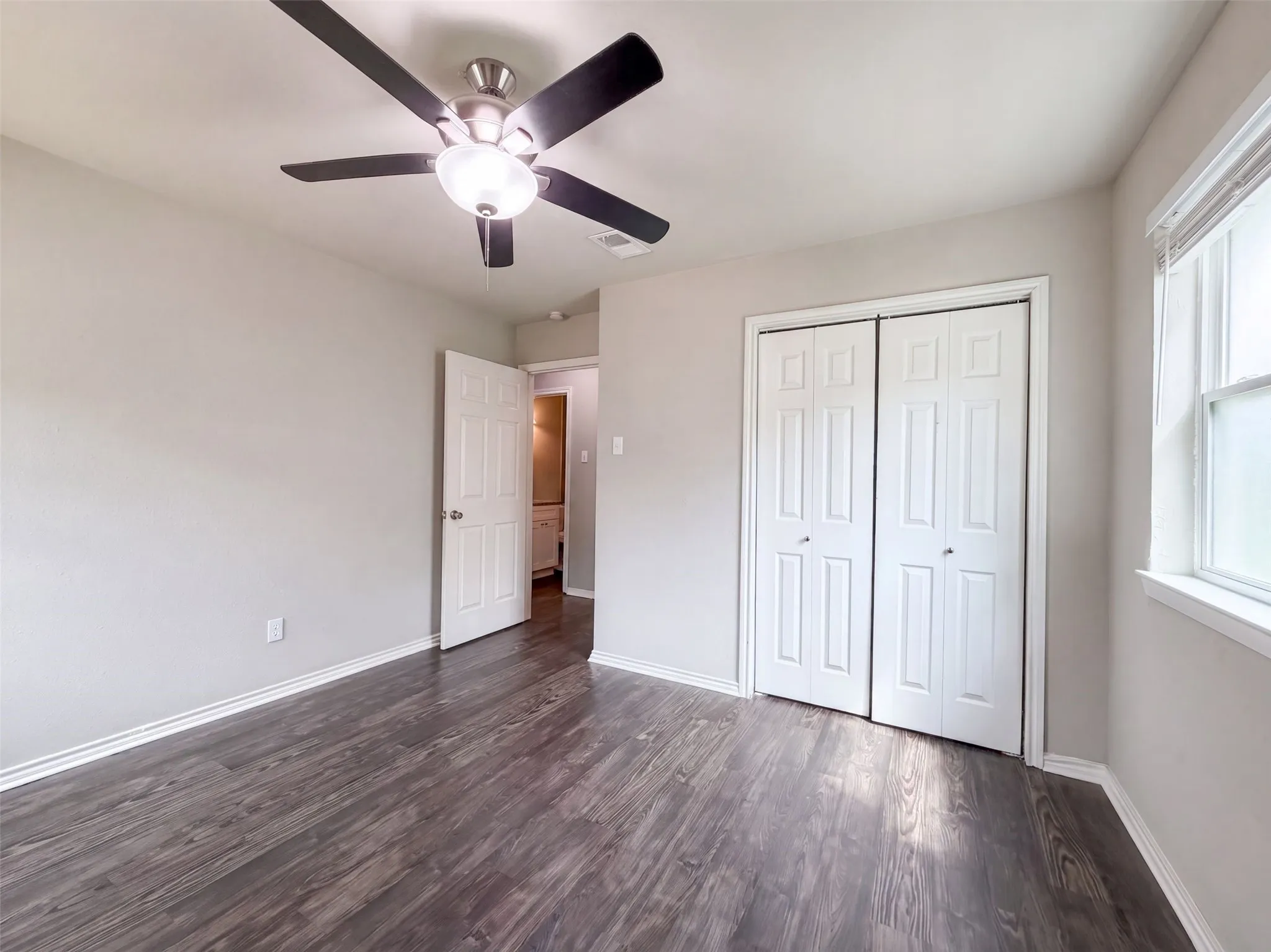 Single Family Residence For Sale in Dallas County , 330 E Coral Way, Grand Prairie, Texas 75051, 3 Bedroom, 2 Bathroom, 1 Garage spaces, 1,448 Sqft, built in 1961, mls#21371965, Real Estate Agent in Grand Prairie, Homes For Sale in Dallas county, Homes For Sale in Grand Prairie, Realtor in Grand Prairie Texas, Real Estate Brokerage Independent Realty Texas, Luminita Cordes Realtor