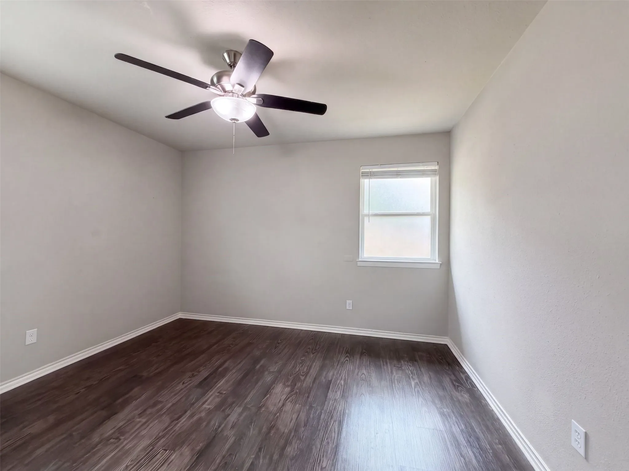 Single Family Residence For Sale in Dallas County , 330 E Coral Way, Grand Prairie, Texas 75051, 3 Bedroom, 2 Bathroom, 1 Garage spaces, 1,448 Sqft, built in 1961, mls#21371965, Real Estate Agent in Grand Prairie, Homes For Sale in Dallas county, Homes For Sale in Grand Prairie, Realtor in Grand Prairie Texas, Real Estate Brokerage Independent Realty Texas, Luminita Cordes Realtor