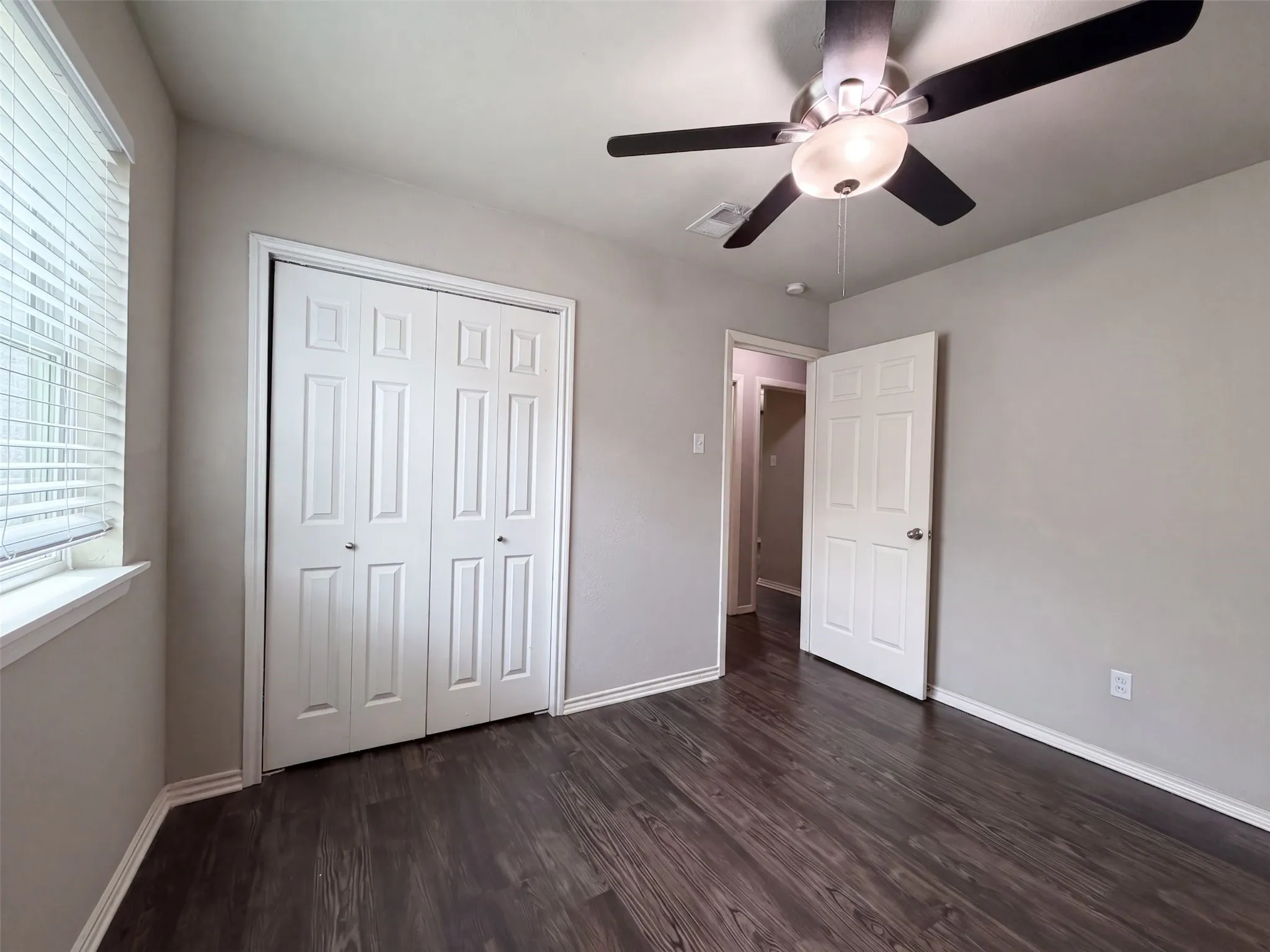 Single Family Residence For Sale in Dallas County , 330 E Coral Way, Grand Prairie, Texas 75051, 3 Bedroom, 2 Bathroom, 1 Garage spaces, 1,448 Sqft, built in 1961, mls#21371965, Real Estate Agent in Grand Prairie, Homes For Sale in Dallas county, Homes For Sale in Grand Prairie, Realtor in Grand Prairie Texas, Real Estate Brokerage Independent Realty Texas, Luminita Cordes Realtor