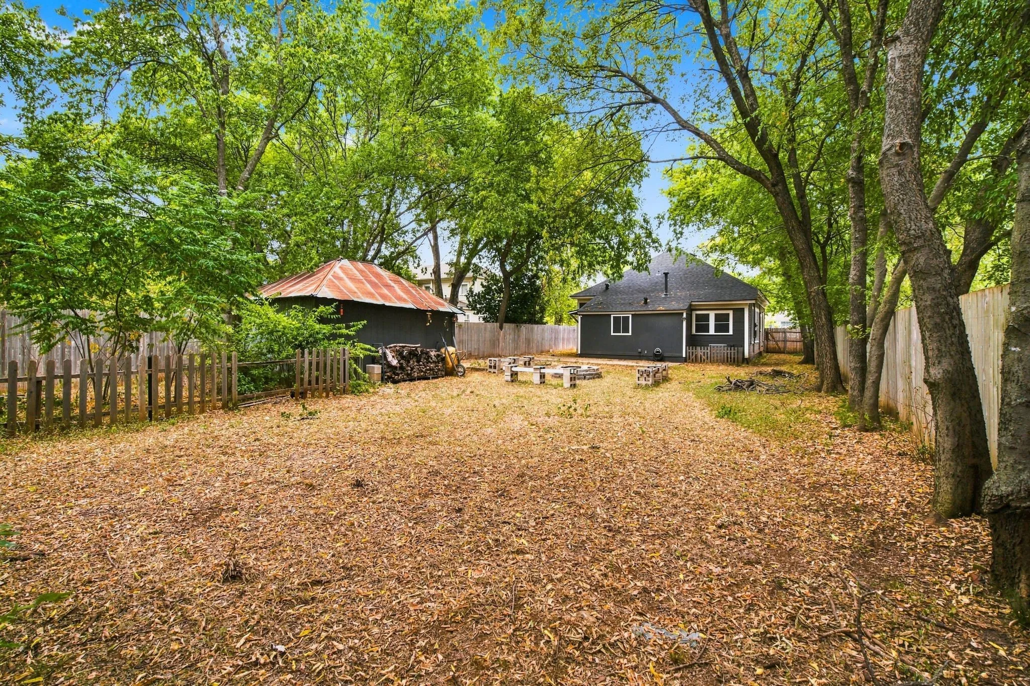 Single Family Residence For Sale in Johnson County , 203 N Pendell Avenue, Cleburne, Texas 76033, 3 Bedroom, 2 Bathroom, 1 Garage spaces, 1,346 Sqft, built in 1918, mls#21371969, Real Estate Agent in Cleburne, Homes For Sale in Johnson county, Homes For Sale in Cleburne, Realtor in Cleburne Texas, Real Estate Brokerage Independent Realty Texas, Luminita Cordes Realtor