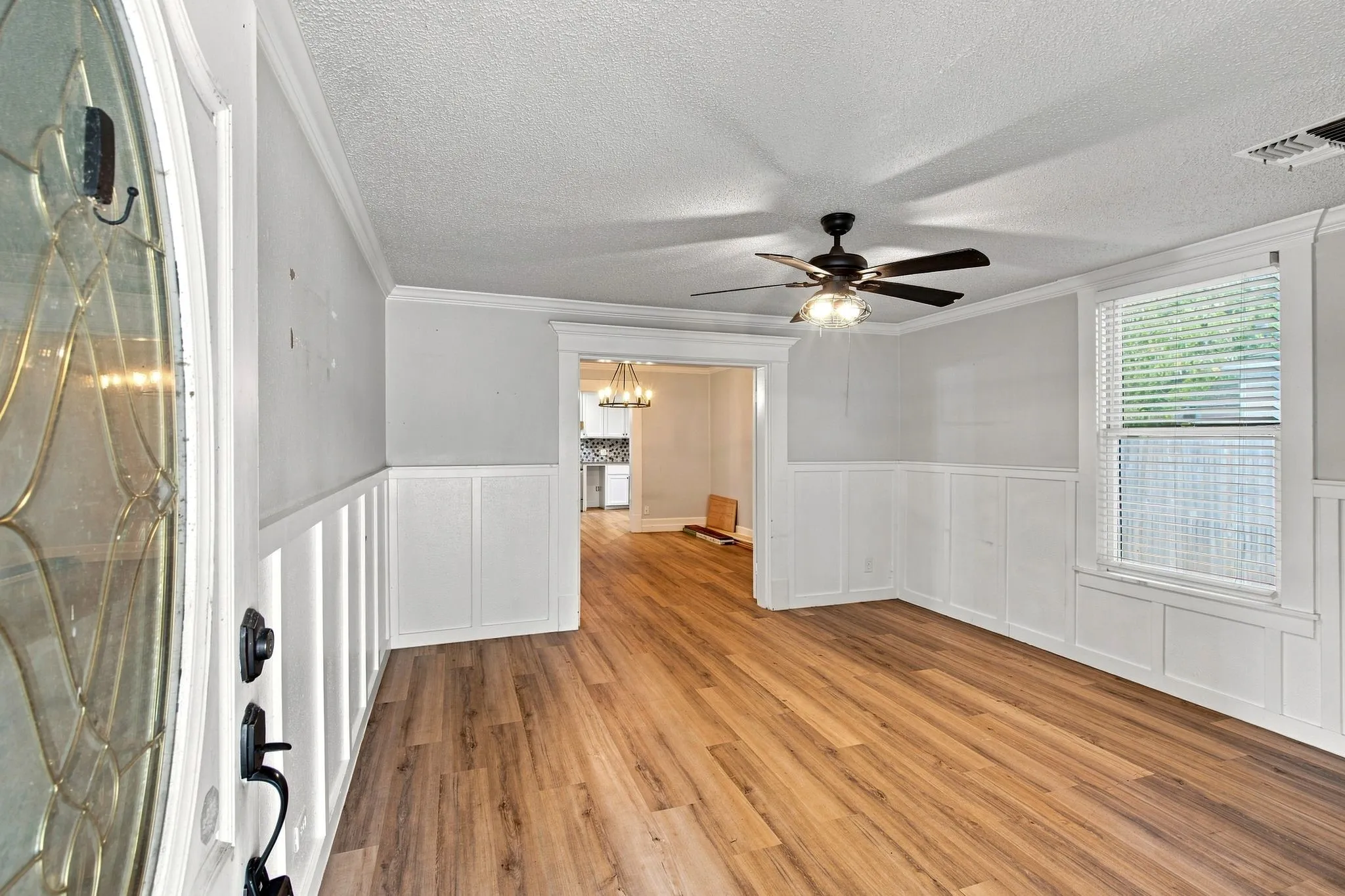 Single Family Residence For Sale in Johnson County , 203 N Pendell Avenue, Cleburne, Texas 76033, 3 Bedroom, 2 Bathroom, 1 Garage spaces, 1,346 Sqft, built in 1918, mls#21371969, Real Estate Agent in Cleburne, Homes For Sale in Johnson county, Homes For Sale in Cleburne, Realtor in Cleburne Texas, Real Estate Brokerage Independent Realty Texas, Luminita Cordes Realtor