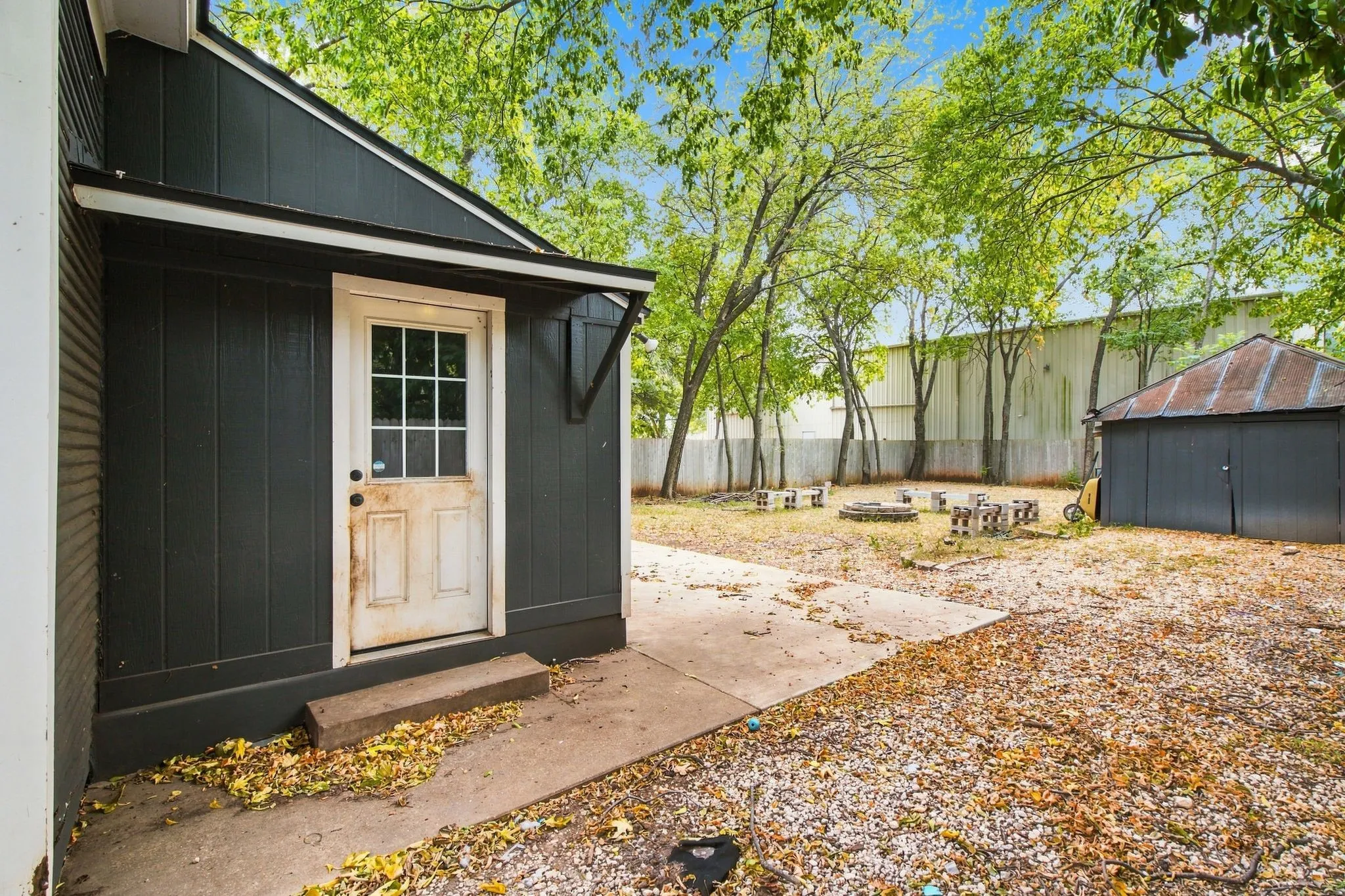 Single Family Residence For Sale in Johnson County , 203 N Pendell Avenue, Cleburne, Texas 76033, 3 Bedroom, 2 Bathroom, 1 Garage spaces, 1,346 Sqft, built in 1918, mls#21371969, Real Estate Agent in Cleburne, Homes For Sale in Johnson county, Homes For Sale in Cleburne, Realtor in Cleburne Texas, Real Estate Brokerage Independent Realty Texas, Luminita Cordes Realtor