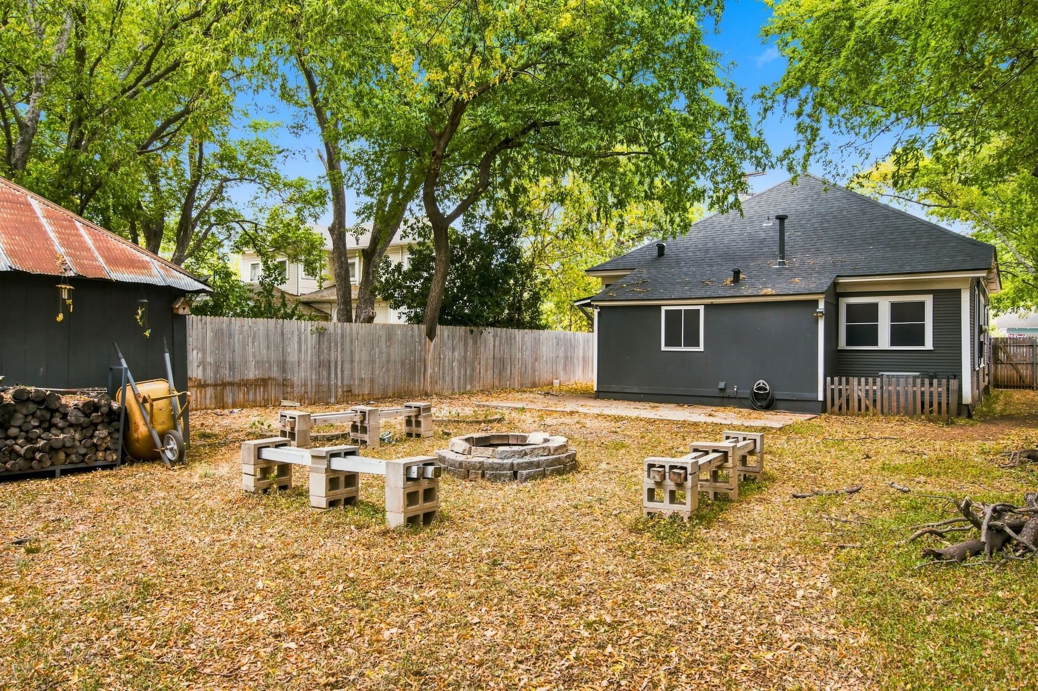 Single Family Residence For Sale in Johnson County , 203 N Pendell Avenue, Cleburne, Texas 76033, 3 Bedroom, 2 Bathroom, 1 Garage spaces, 1,346 Sqft, built in 1918, mls#21371969, Real Estate Agent in Cleburne, Homes For Sale in Johnson county, Homes For Sale in Cleburne, Realtor in Cleburne Texas, Real Estate Brokerage Independent Realty Texas, Luminita Cordes Realtor