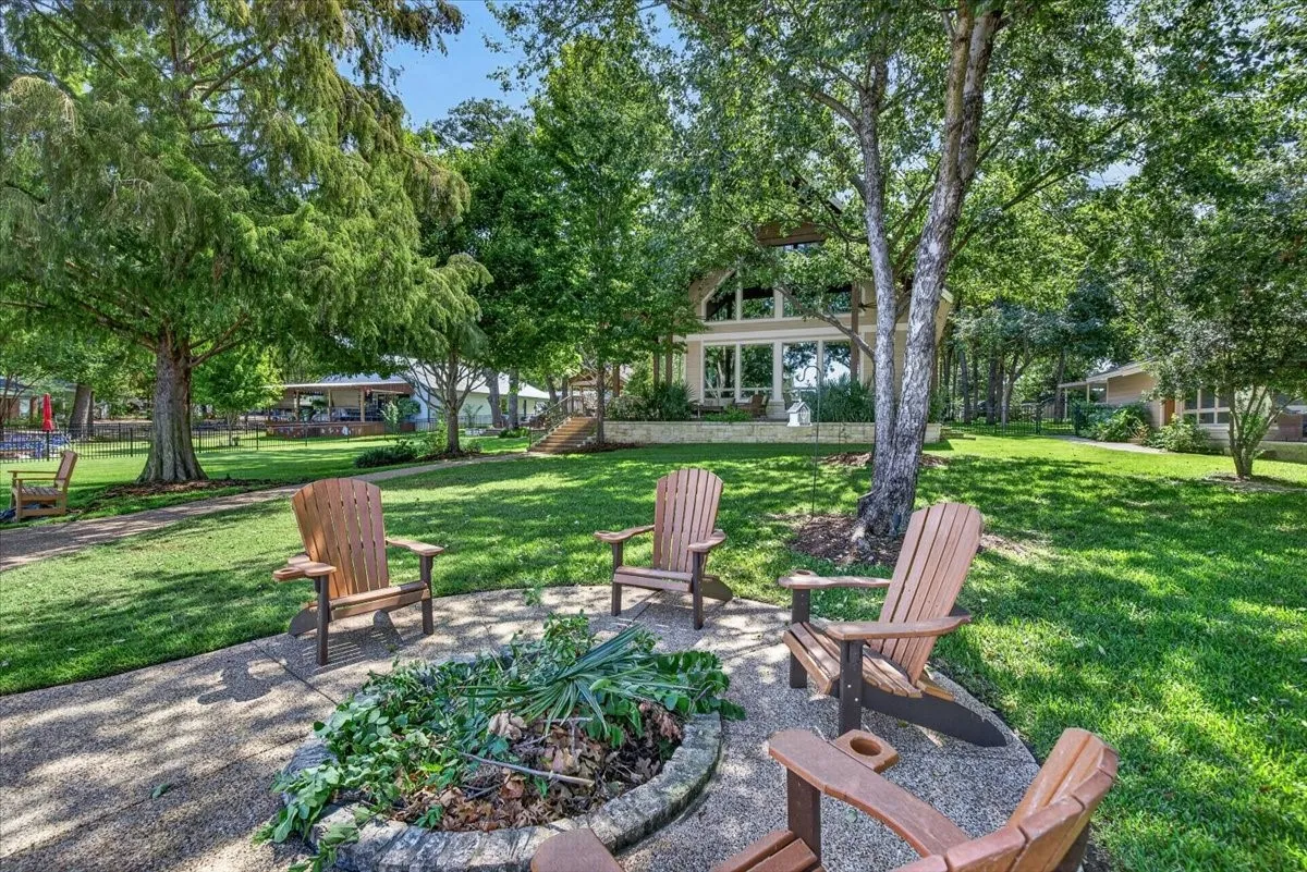 Single Family Residence For Sale in Henderson County , 117 Arrowhead Way, Mabank, Texas 75156, 4 Bedroom, 4 Bathroom, 2 Garage spaces, 3,544 Sqft, built in 2012, mls#21371968, Real Estate Agent in Mabank, Homes For Sale in Henderson county, Homes For Sale in Mabank, Realtor in Mabank Texas, Real Estate Brokerage Independent Realty Texas, Luminita Cordes Realtor