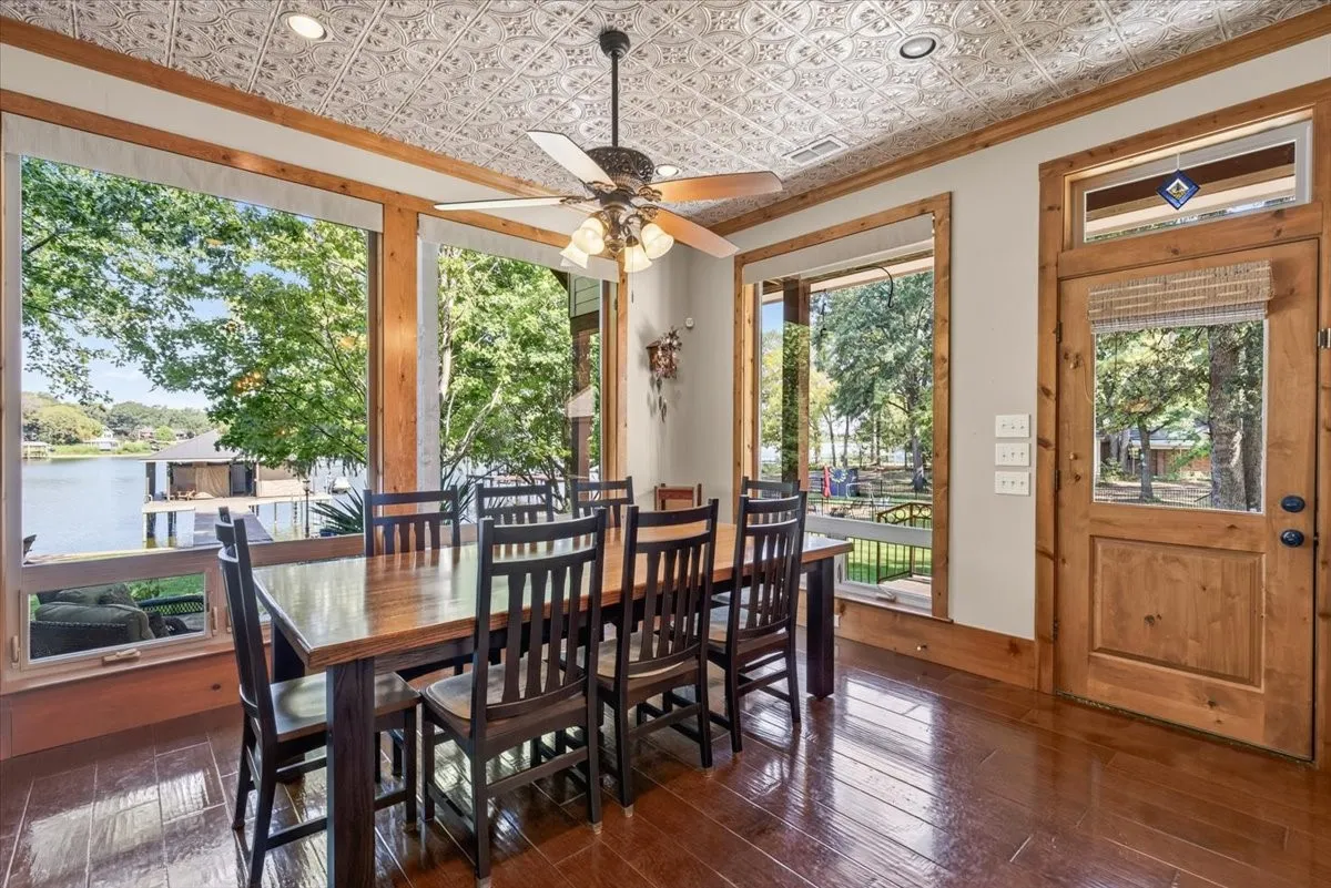 Single Family Residence For Sale in Henderson County , 117 Arrowhead Way, Mabank, Texas 75156, 4 Bedroom, 4 Bathroom, 2 Garage spaces, 3,544 Sqft, built in 2012, mls#21371968, Real Estate Agent in Mabank, Homes For Sale in Henderson county, Homes For Sale in Mabank, Realtor in Mabank Texas, Real Estate Brokerage Independent Realty Texas, Luminita Cordes Realtor