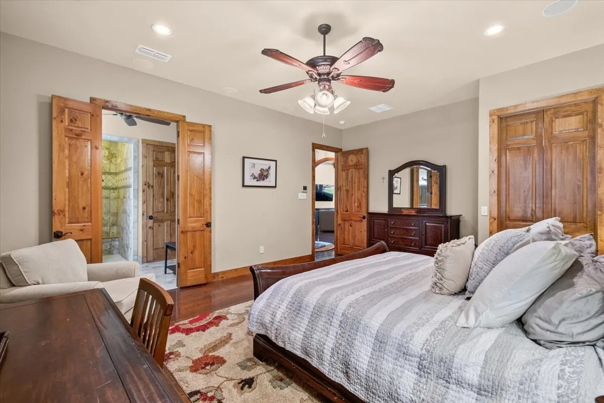 Single Family Residence For Sale in Henderson County , 117 Arrowhead Way, Mabank, Texas 75156, 4 Bedroom, 4 Bathroom, 2 Garage spaces, 3,544 Sqft, built in 2012, mls#21371968, Real Estate Agent in Mabank, Homes For Sale in Henderson county, Homes For Sale in Mabank, Realtor in Mabank Texas, Real Estate Brokerage Independent Realty Texas, Luminita Cordes Realtor