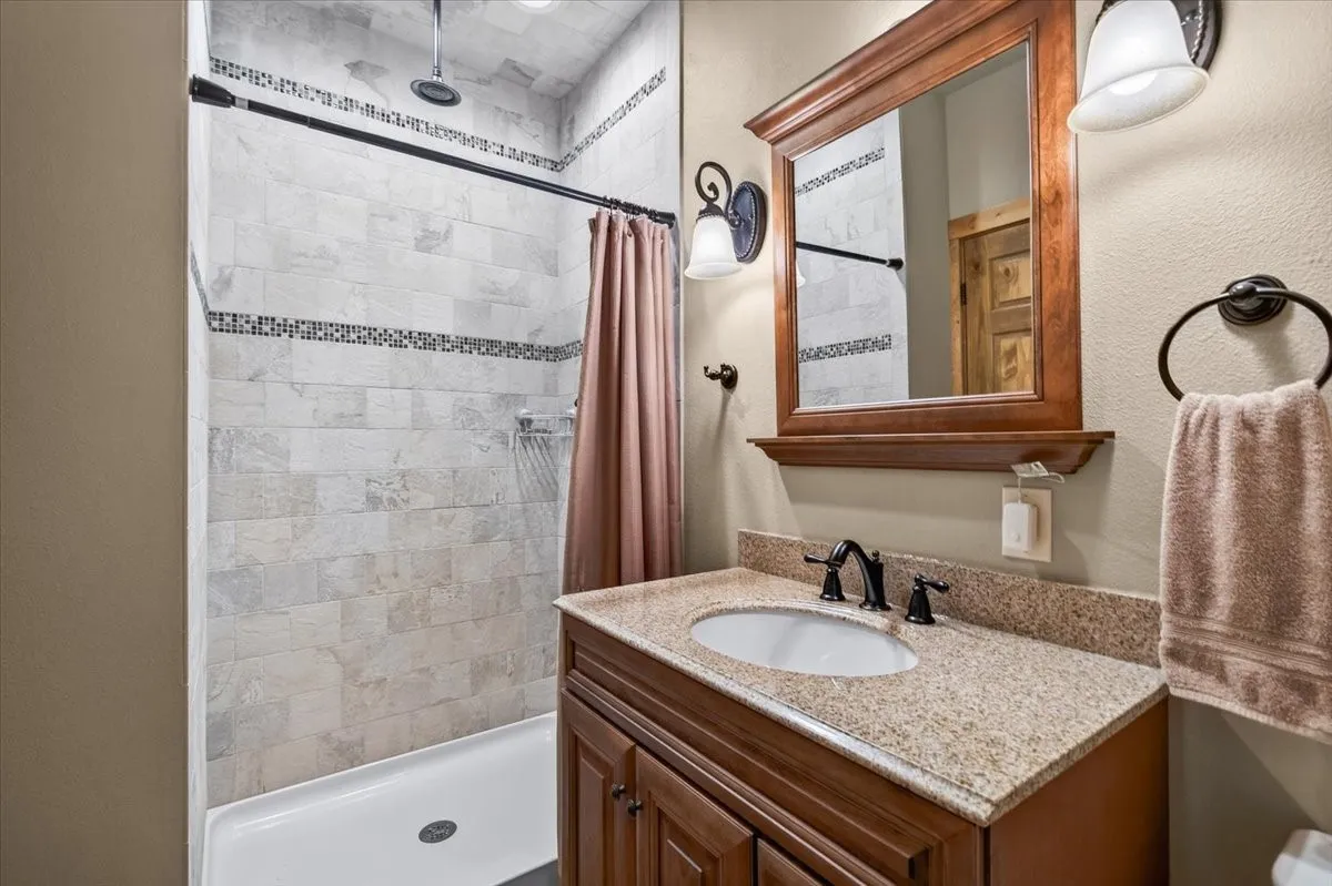 Single Family Residence For Sale in Henderson County , 117 Arrowhead Way, Mabank, Texas 75156, 4 Bedroom, 4 Bathroom, 2 Garage spaces, 3,544 Sqft, built in 2012, mls#21371968, Real Estate Agent in Mabank, Homes For Sale in Henderson county, Homes For Sale in Mabank, Realtor in Mabank Texas, Real Estate Brokerage Independent Realty Texas, Luminita Cordes Realtor