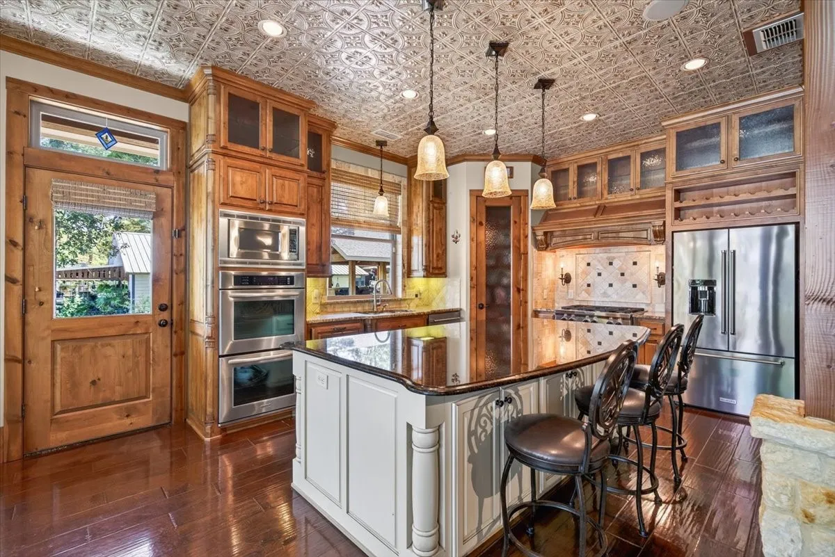 Single Family Residence For Sale in Henderson County , 117 Arrowhead Way, Mabank, Texas 75156, 4 Bedroom, 4 Bathroom, 2 Garage spaces, 3,544 Sqft, built in 2012, mls#21371968, Real Estate Agent in Mabank, Homes For Sale in Henderson county, Homes For Sale in Mabank, Realtor in Mabank Texas, Real Estate Brokerage Independent Realty Texas, Luminita Cordes Realtor