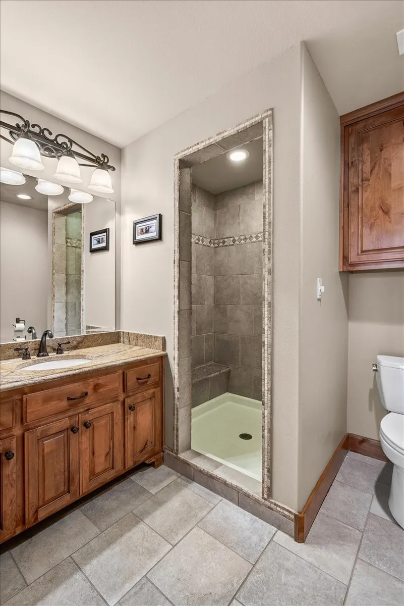 Single Family Residence For Sale in Henderson County , 117 Arrowhead Way, Mabank, Texas 75156, 4 Bedroom, 4 Bathroom, 2 Garage spaces, 3,544 Sqft, built in 2012, mls#21371968, Real Estate Agent in Mabank, Homes For Sale in Henderson county, Homes For Sale in Mabank, Realtor in Mabank Texas, Real Estate Brokerage Independent Realty Texas, Luminita Cordes Realtor