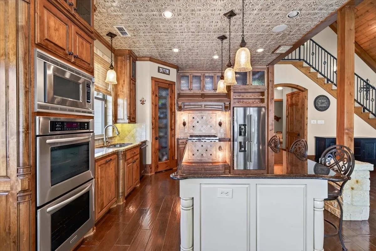 Single Family Residence For Sale in Henderson County , 117 Arrowhead Way, Mabank, Texas 75156, 4 Bedroom, 4 Bathroom, 2 Garage spaces, 3,544 Sqft, built in 2012, mls#21371968, Real Estate Agent in Mabank, Homes For Sale in Henderson county, Homes For Sale in Mabank, Realtor in Mabank Texas, Real Estate Brokerage Independent Realty Texas, Luminita Cordes Realtor