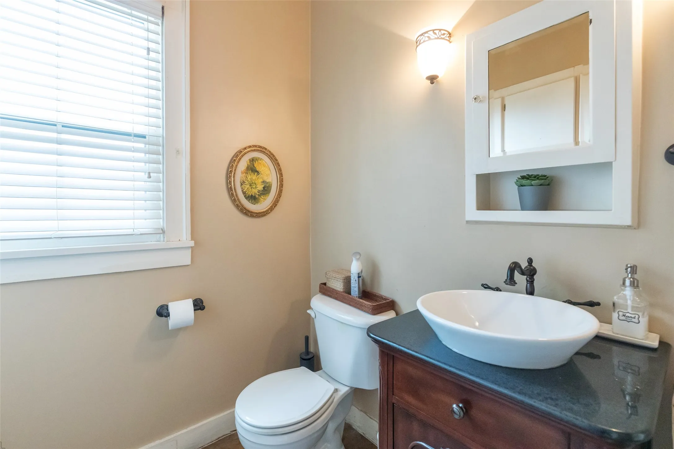 Dowstairs bathroom with storage