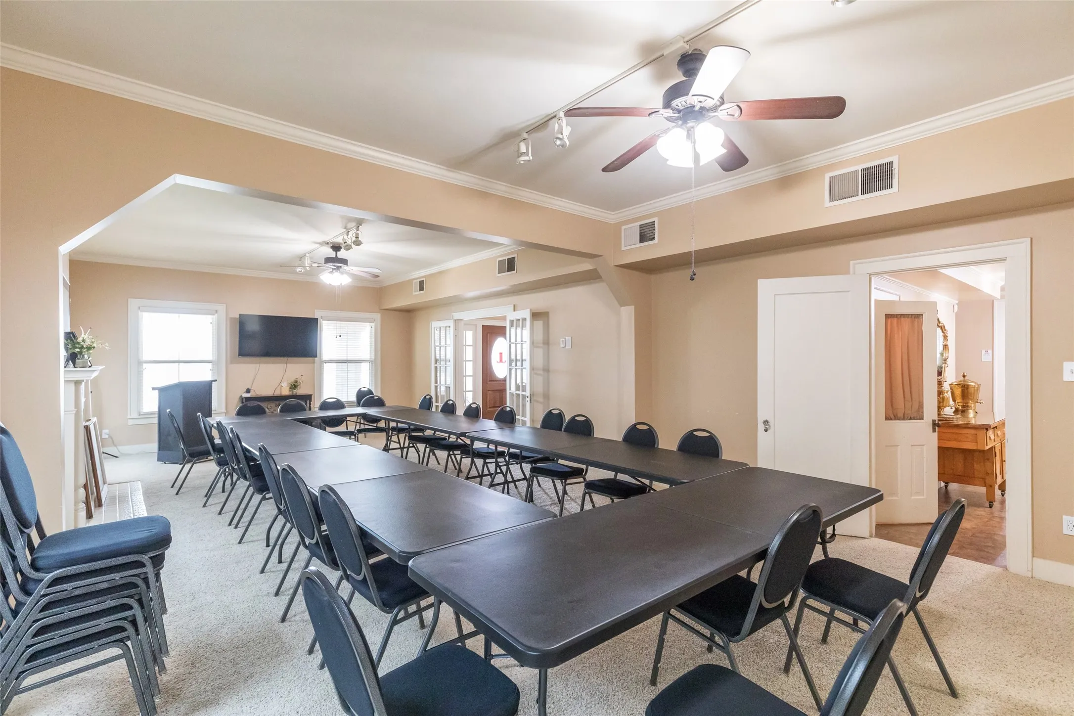 Large meeting room on the first floor. Office space #2