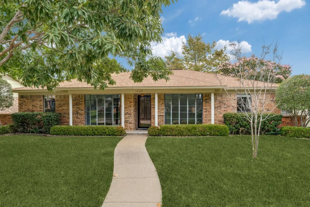 Single Family Residence For Sale in Dallas County , 1509 Trowbridge Street, Garland, Texas 75044, 3 Bedroom, 2 Bathroom, 2 Garage spaces, 1,773 Sqft, built in 1977, mls#21370059, Real Estate Agent in Garland, Homes For Sale in Dallas county, Homes For Sale in Garland, Realtor in Garland Texas, Real Estate Brokerage Independent Realty Texas, Luminita Cordes Realtor