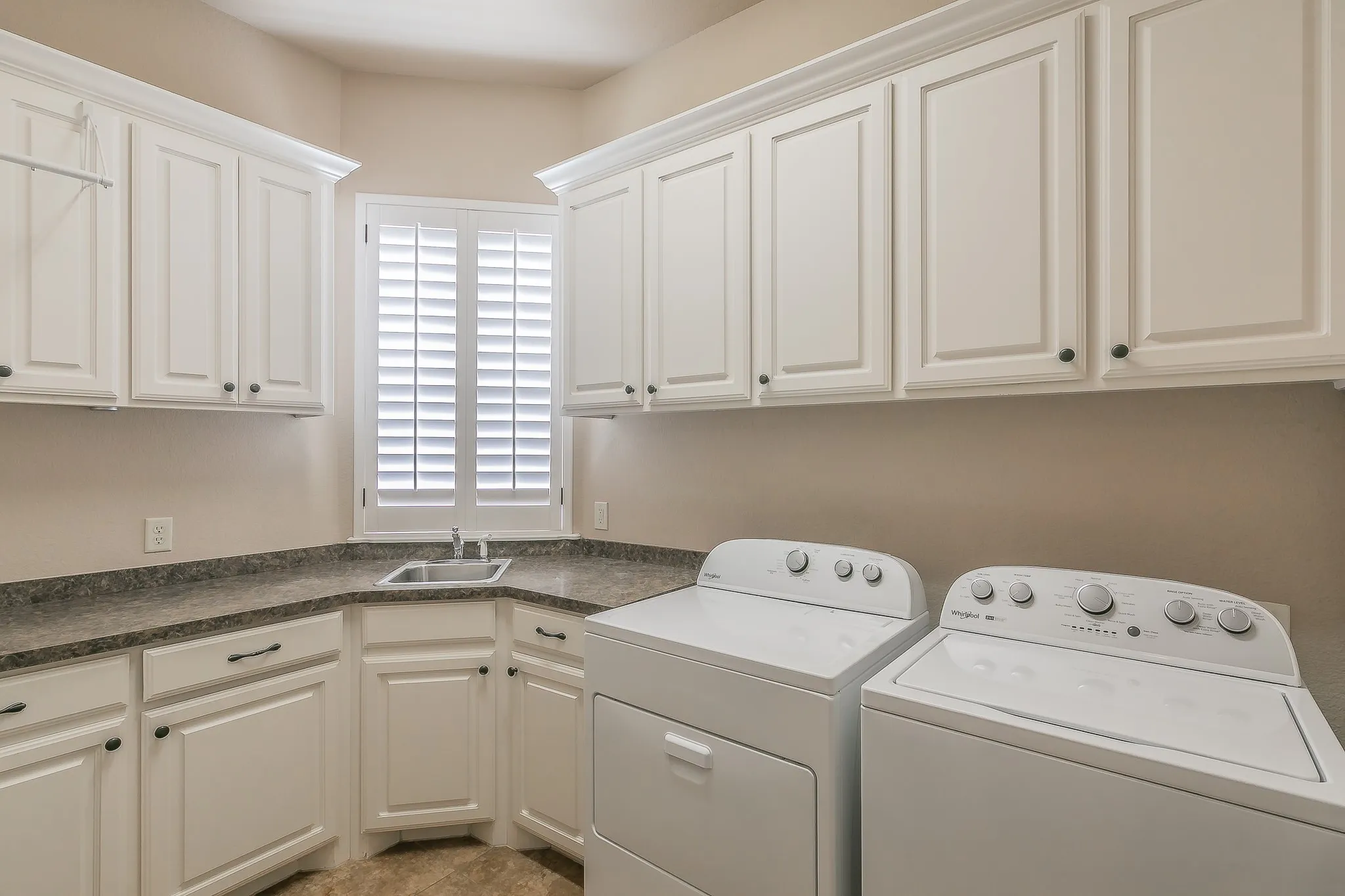 Single Family Residence For Sale in Tarrant County , 8649 Wishing Tree Lane, North Richland Hills, Texas 76182, 4 Bedroom, 3 Bathroom, 3 Garage spaces, 3,647 Sqft, built in 2007, mls#21371070, Real Estate Agent in North Richland Hills, Homes For Sale in Tarrant county, Homes For Sale in North Richland Hills, Realtor in North Richland Hills Texas, Real Estate Brokerage Independent Realty Texas, Luminita Cordes Realtor