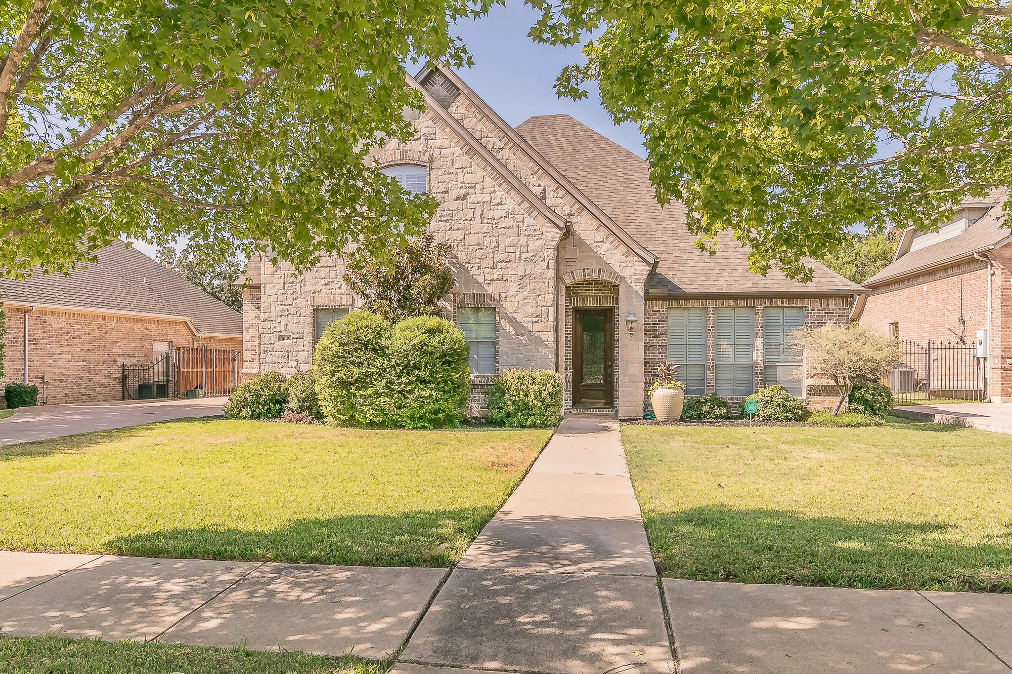 Single Family Residence For Sale in Tarrant County , 8649 Wishing Tree Lane, North Richland Hills, Texas 76182, 4 Bedroom, 3 Bathroom, 3 Garage spaces, 3,647 Sqft, built in 2007, mls#21371070, Real Estate Agent in North Richland Hills, Homes For Sale in Tarrant county, Homes For Sale in North Richland Hills, Realtor in North Richland Hills Texas, Real Estate Brokerage Independent Realty Texas, Luminita Cordes Realtor