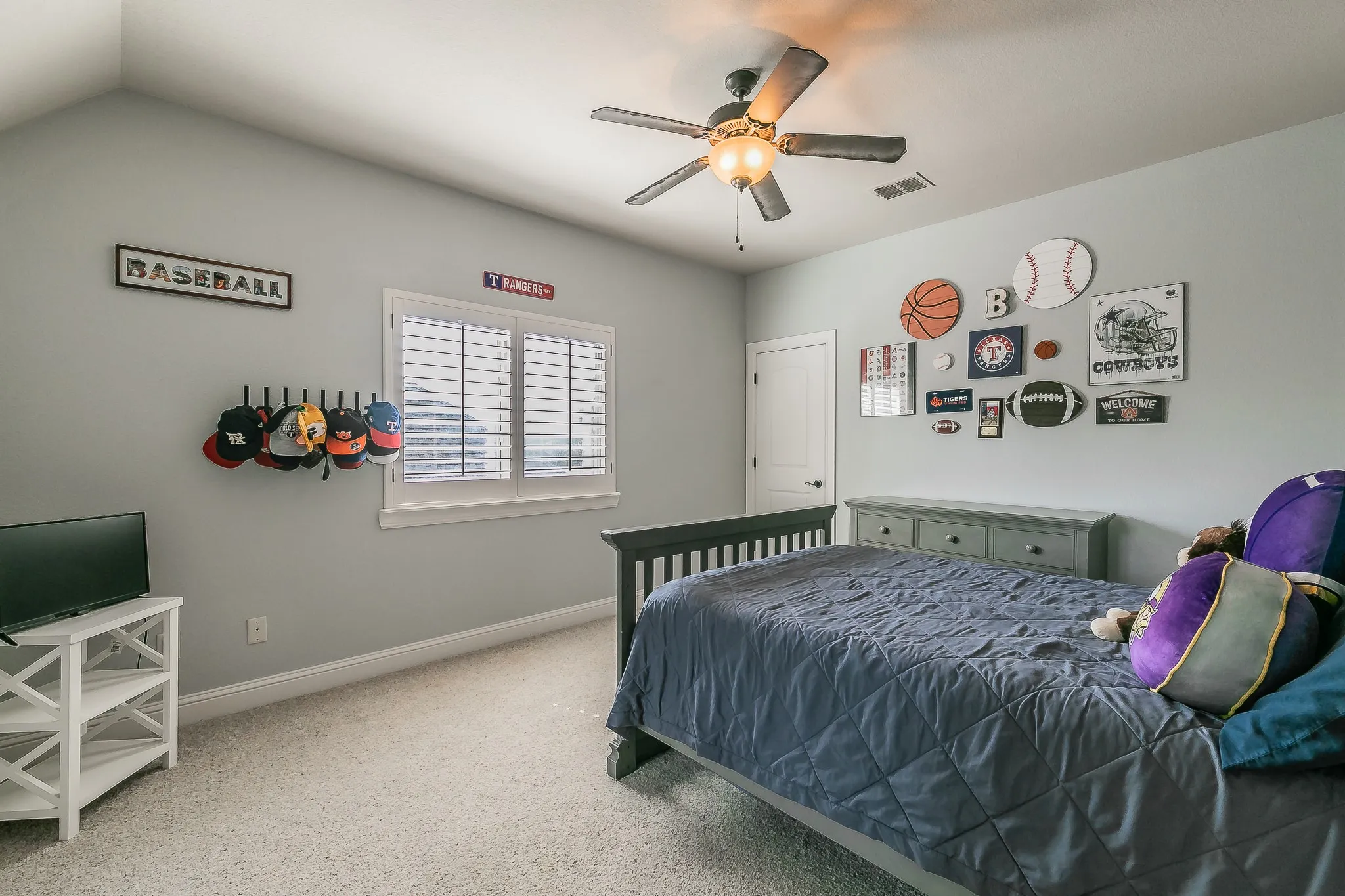 Single Family Residence For Sale in Tarrant County , 8649 Wishing Tree Lane, North Richland Hills, Texas 76182, 4 Bedroom, 3 Bathroom, 3 Garage spaces, 3,647 Sqft, built in 2007, mls#21371070, Real Estate Agent in North Richland Hills, Homes For Sale in Tarrant county, Homes For Sale in North Richland Hills, Realtor in North Richland Hills Texas, Real Estate Brokerage Independent Realty Texas, Luminita Cordes Realtor