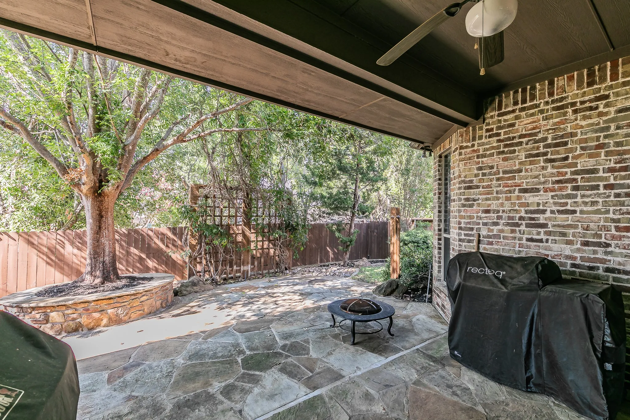 Single Family Residence For Sale in Tarrant County , 8649 Wishing Tree Lane, North Richland Hills, Texas 76182, 4 Bedroom, 3 Bathroom, 3 Garage spaces, 3,647 Sqft, built in 2007, mls#21371070, Real Estate Agent in North Richland Hills, Homes For Sale in Tarrant county, Homes For Sale in North Richland Hills, Realtor in North Richland Hills Texas, Real Estate Brokerage Independent Realty Texas, Luminita Cordes Realtor