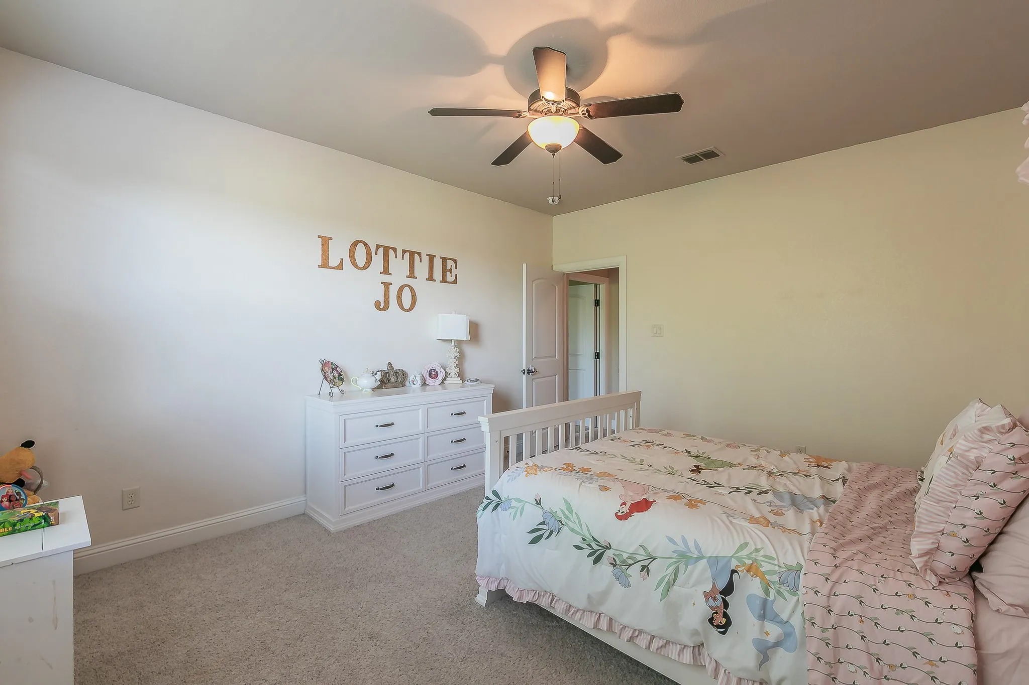 Single Family Residence For Sale in Tarrant County , 8649 Wishing Tree Lane, North Richland Hills, Texas 76182, 4 Bedroom, 3 Bathroom, 3 Garage spaces, 3,647 Sqft, built in 2007, mls#21371070, Real Estate Agent in North Richland Hills, Homes For Sale in Tarrant county, Homes For Sale in North Richland Hills, Realtor in North Richland Hills Texas, Real Estate Brokerage Independent Realty Texas, Luminita Cordes Realtor