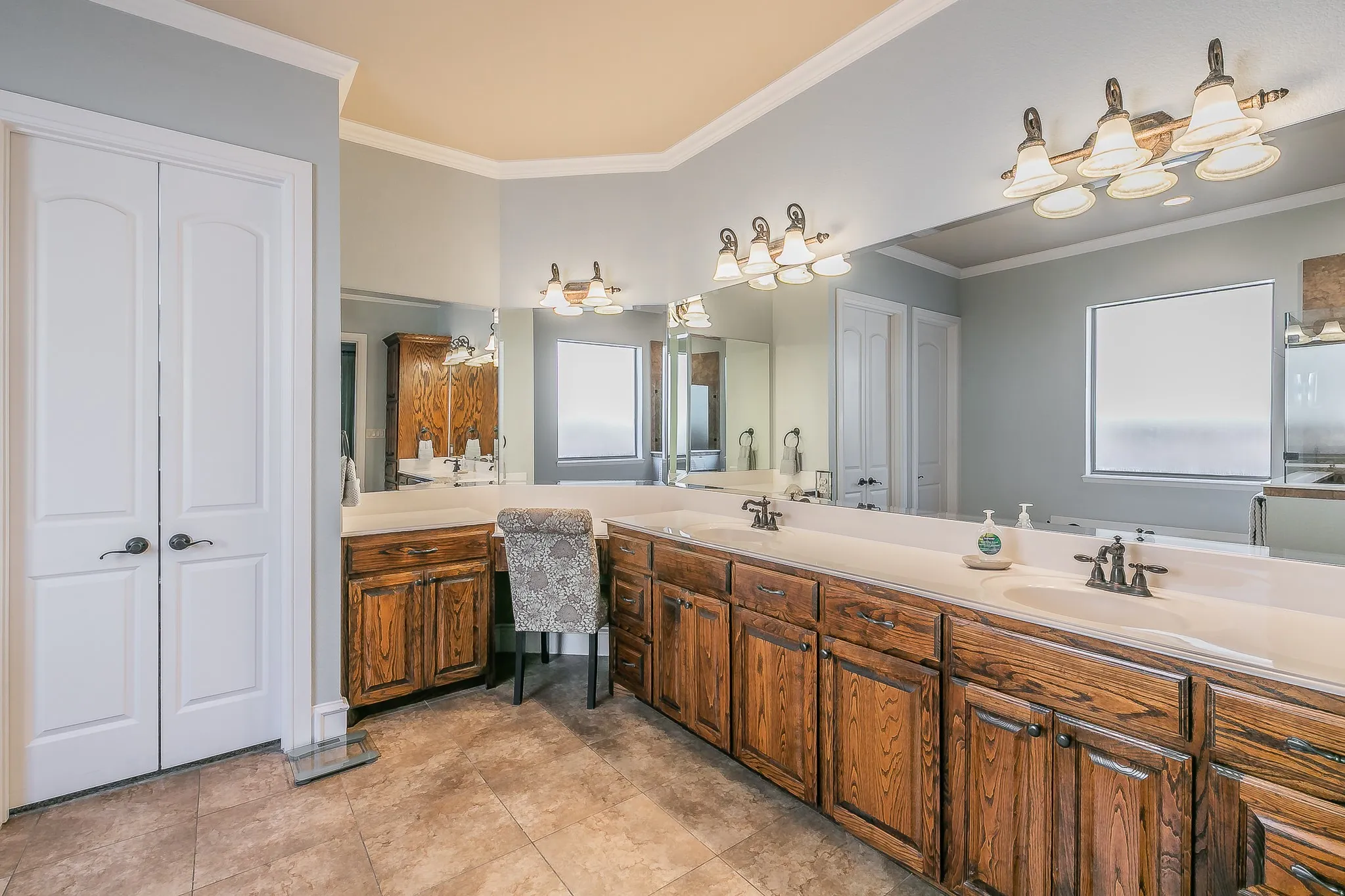 Single Family Residence For Sale in Tarrant County , 8649 Wishing Tree Lane, North Richland Hills, Texas 76182, 4 Bedroom, 3 Bathroom, 3 Garage spaces, 3,647 Sqft, built in 2007, mls#21371070, Real Estate Agent in North Richland Hills, Homes For Sale in Tarrant county, Homes For Sale in North Richland Hills, Realtor in North Richland Hills Texas, Real Estate Brokerage Independent Realty Texas, Luminita Cordes Realtor