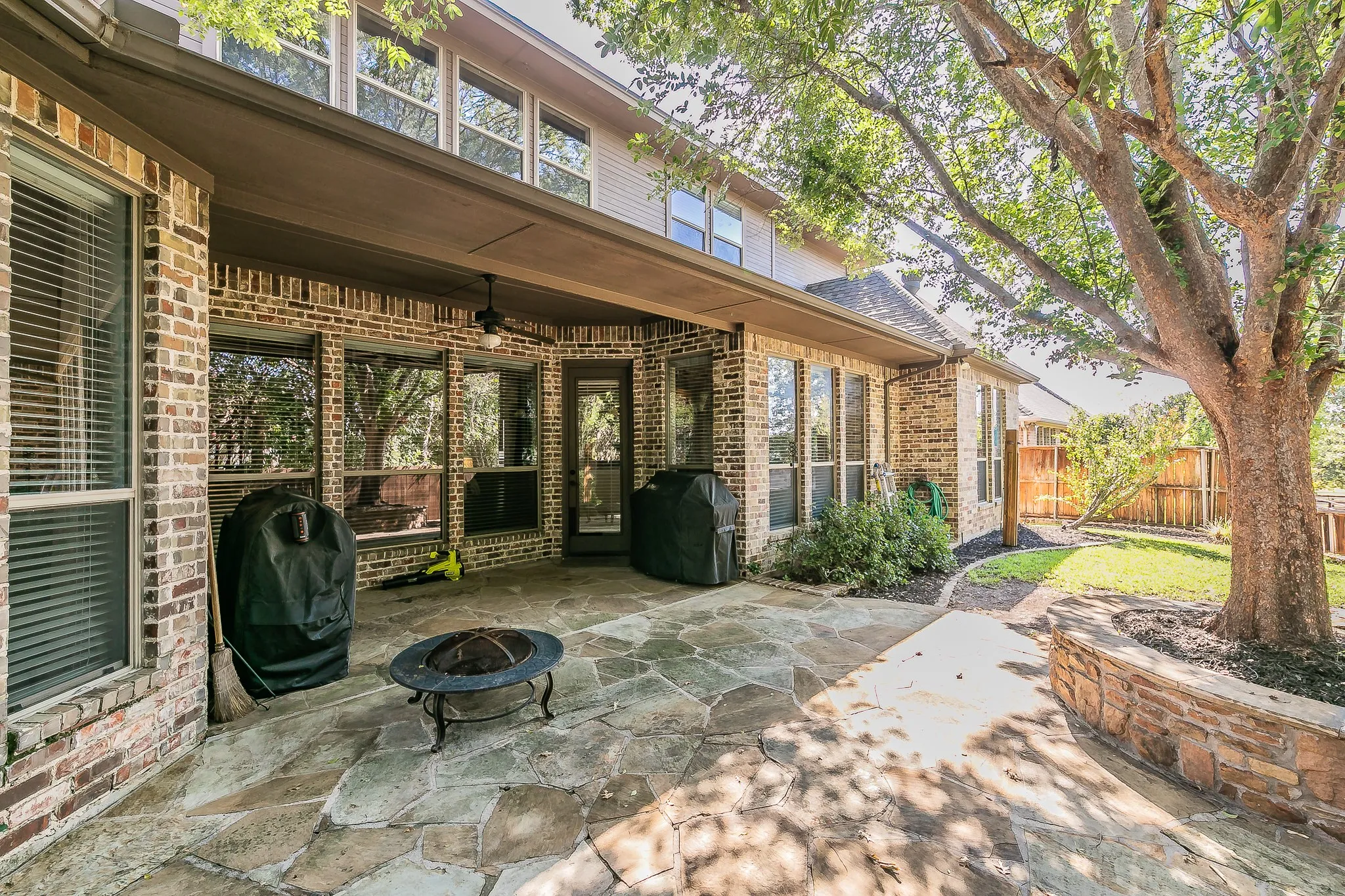 Single Family Residence For Sale in Tarrant County , 8649 Wishing Tree Lane, North Richland Hills, Texas 76182, 4 Bedroom, 3 Bathroom, 3 Garage spaces, 3,647 Sqft, built in 2007, mls#21371070, Real Estate Agent in North Richland Hills, Homes For Sale in Tarrant county, Homes For Sale in North Richland Hills, Realtor in North Richland Hills Texas, Real Estate Brokerage Independent Realty Texas, Luminita Cordes Realtor