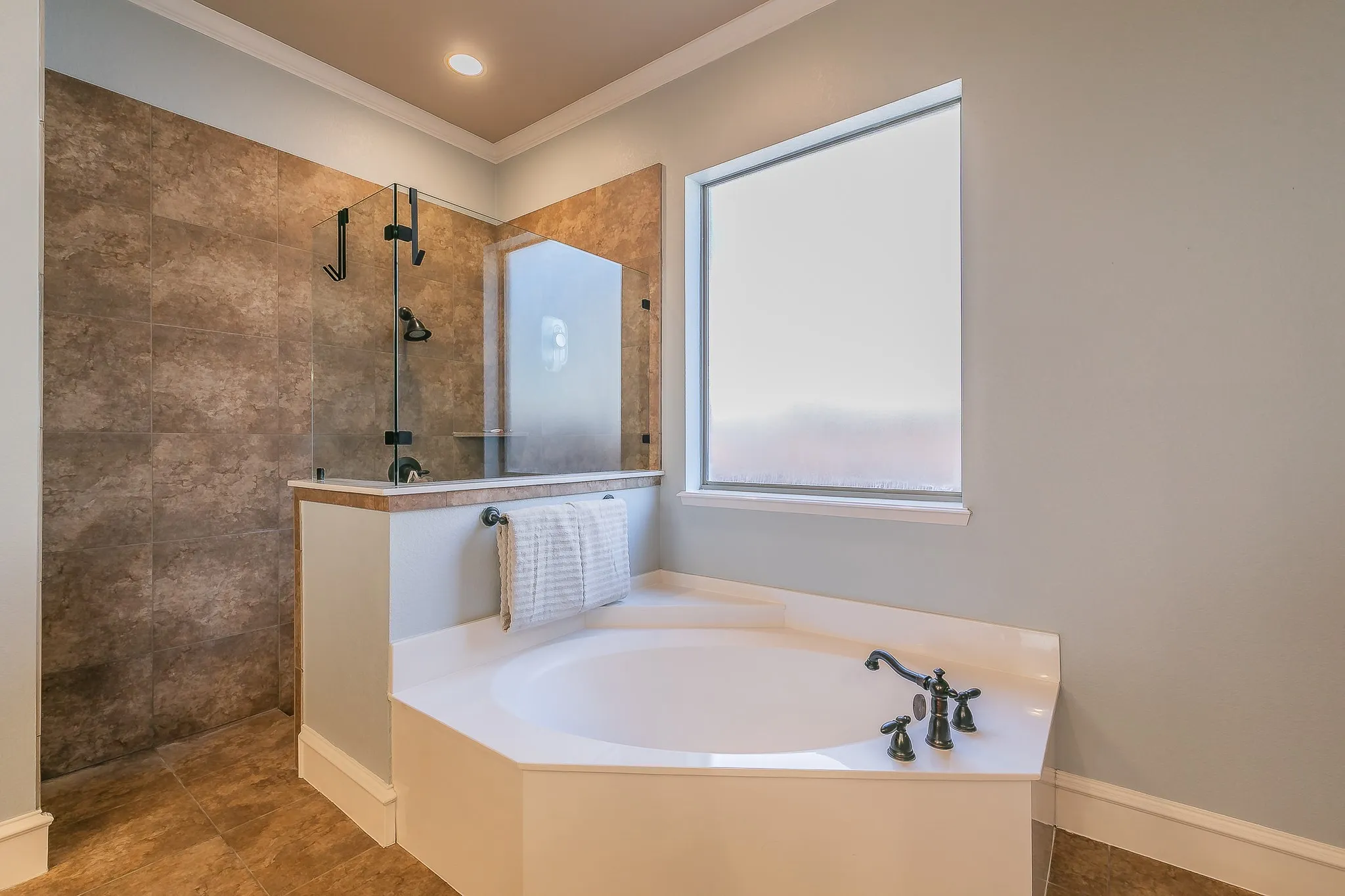 Single Family Residence For Sale in Tarrant County , 8649 Wishing Tree Lane, North Richland Hills, Texas 76182, 4 Bedroom, 3 Bathroom, 3 Garage spaces, 3,647 Sqft, built in 2007, mls#21371070, Real Estate Agent in North Richland Hills, Homes For Sale in Tarrant county, Homes For Sale in North Richland Hills, Realtor in North Richland Hills Texas, Real Estate Brokerage Independent Realty Texas, Luminita Cordes Realtor
