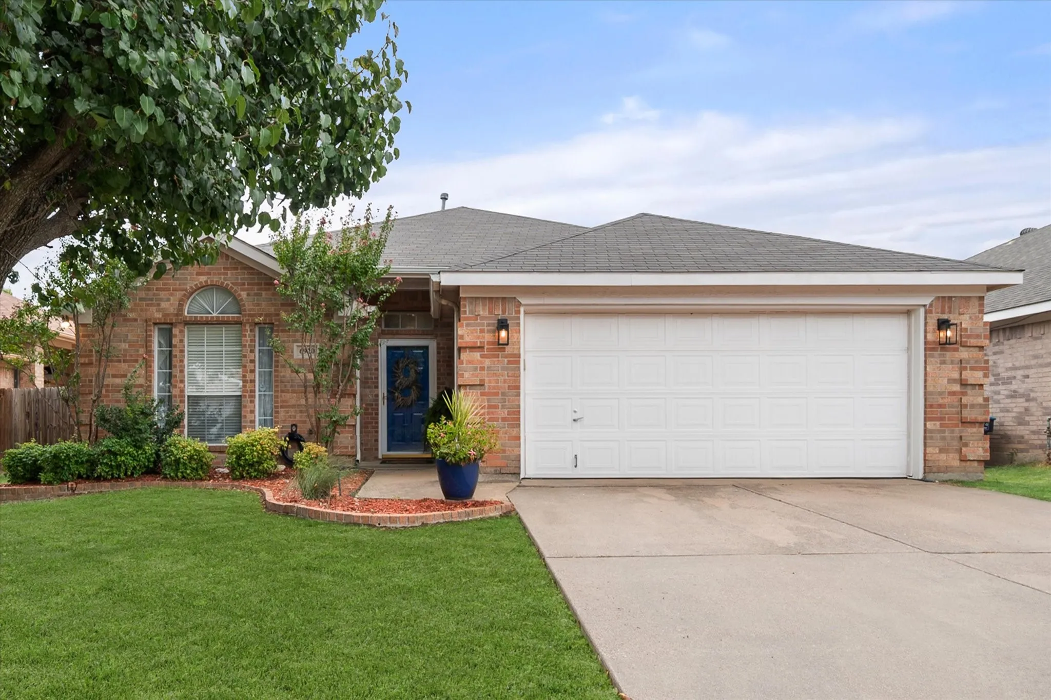 Single Family Residence For Sale in Tarrant County , 6920 Coldwater Canyon Road, Fort Worth, Texas 76132, 3 Bedroom, 2 Bathroom, 2 Garage spaces, 1,869 Sqft, built in 2000, mls#21369967, Real Estate Agent in Fort Worth, Homes For Sale in Tarrant county, Homes For Sale in Fort Worth, Realtor in Fort Worth Texas, Real Estate Brokerage Independent Realty Texas, Luminita Cordes Realtor