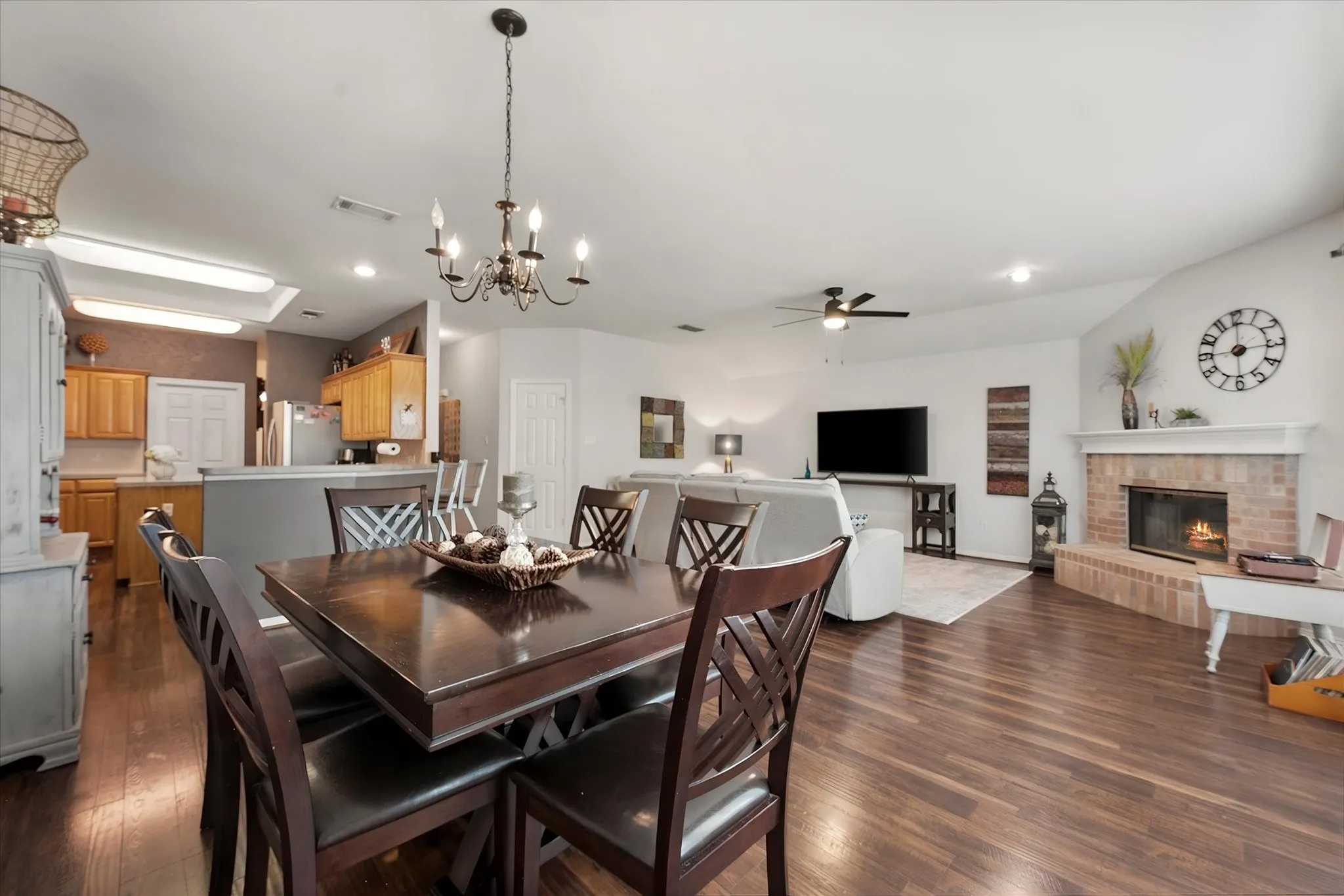 Single Family Residence For Sale in Tarrant County , 6920 Coldwater Canyon Road, Fort Worth, Texas 76132, 3 Bedroom, 2 Bathroom, 2 Garage spaces, 1,869 Sqft, built in 2000, mls#21369967, Real Estate Agent in Fort Worth, Homes For Sale in Tarrant county, Homes For Sale in Fort Worth, Realtor in Fort Worth Texas, Real Estate Brokerage Independent Realty Texas, Luminita Cordes Realtor