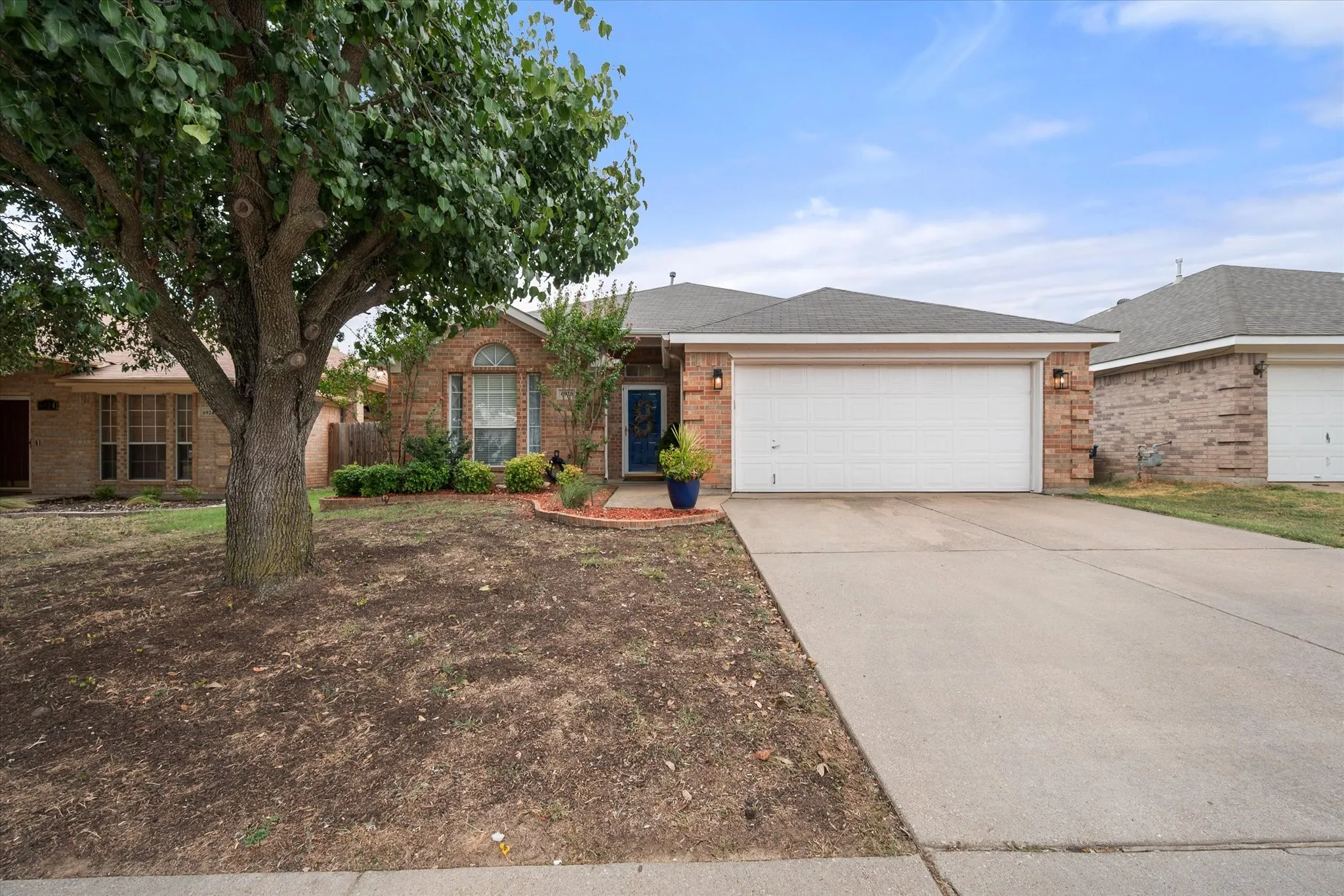 Single Family Residence For Sale in Tarrant County , 6920 Coldwater Canyon Road, Fort Worth, Texas 76132, 3 Bedroom, 2 Bathroom, 2 Garage spaces, 1,869 Sqft, built in 2000, mls#21369967, Real Estate Agent in Fort Worth, Homes For Sale in Tarrant county, Homes For Sale in Fort Worth, Realtor in Fort Worth Texas, Real Estate Brokerage Independent Realty Texas, Luminita Cordes Realtor