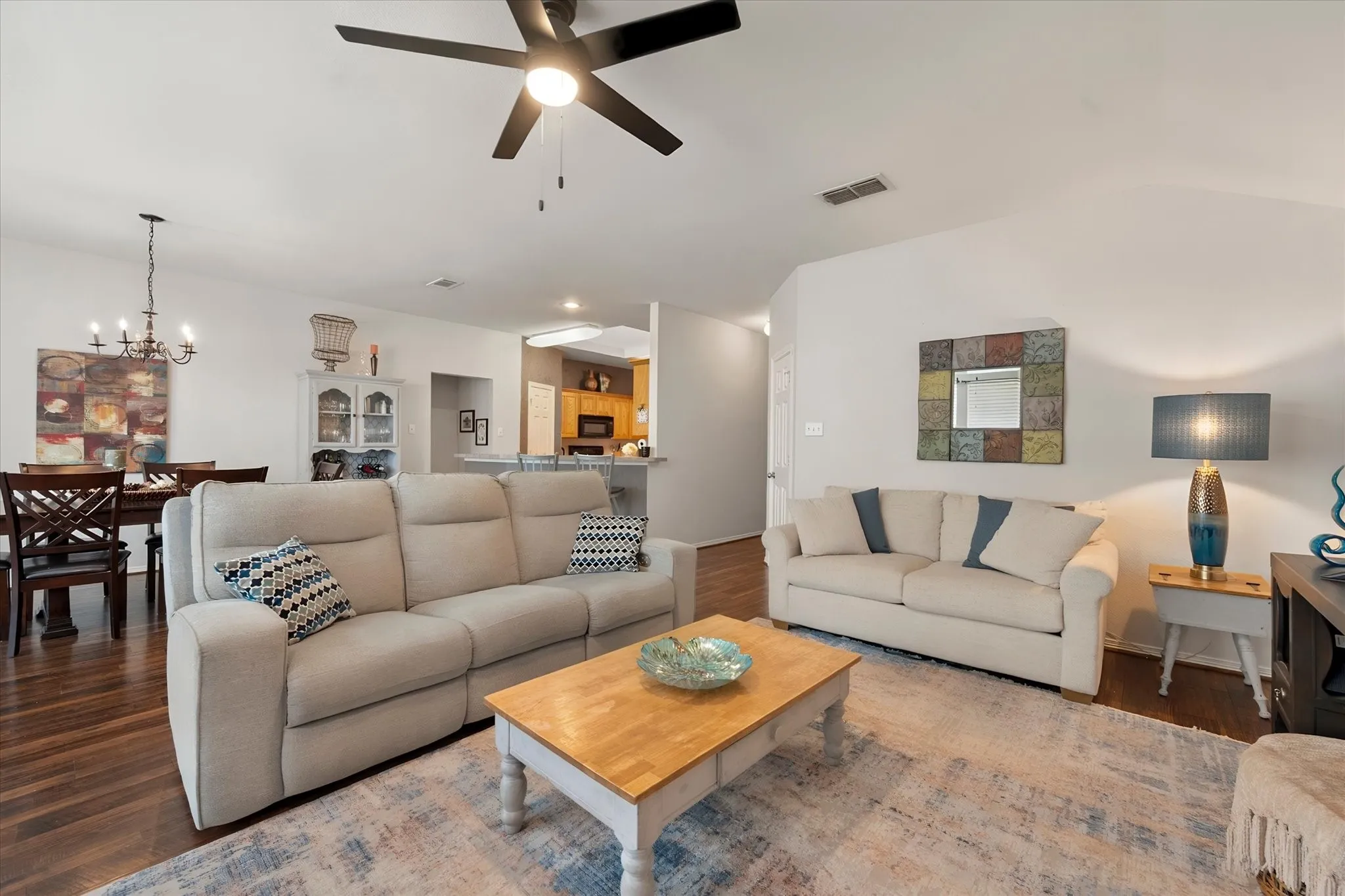 Single Family Residence For Sale in Tarrant County , 6920 Coldwater Canyon Road, Fort Worth, Texas 76132, 3 Bedroom, 2 Bathroom, 2 Garage spaces, 1,869 Sqft, built in 2000, mls#21369967, Real Estate Agent in Fort Worth, Homes For Sale in Tarrant county, Homes For Sale in Fort Worth, Realtor in Fort Worth Texas, Real Estate Brokerage Independent Realty Texas, Luminita Cordes Realtor
